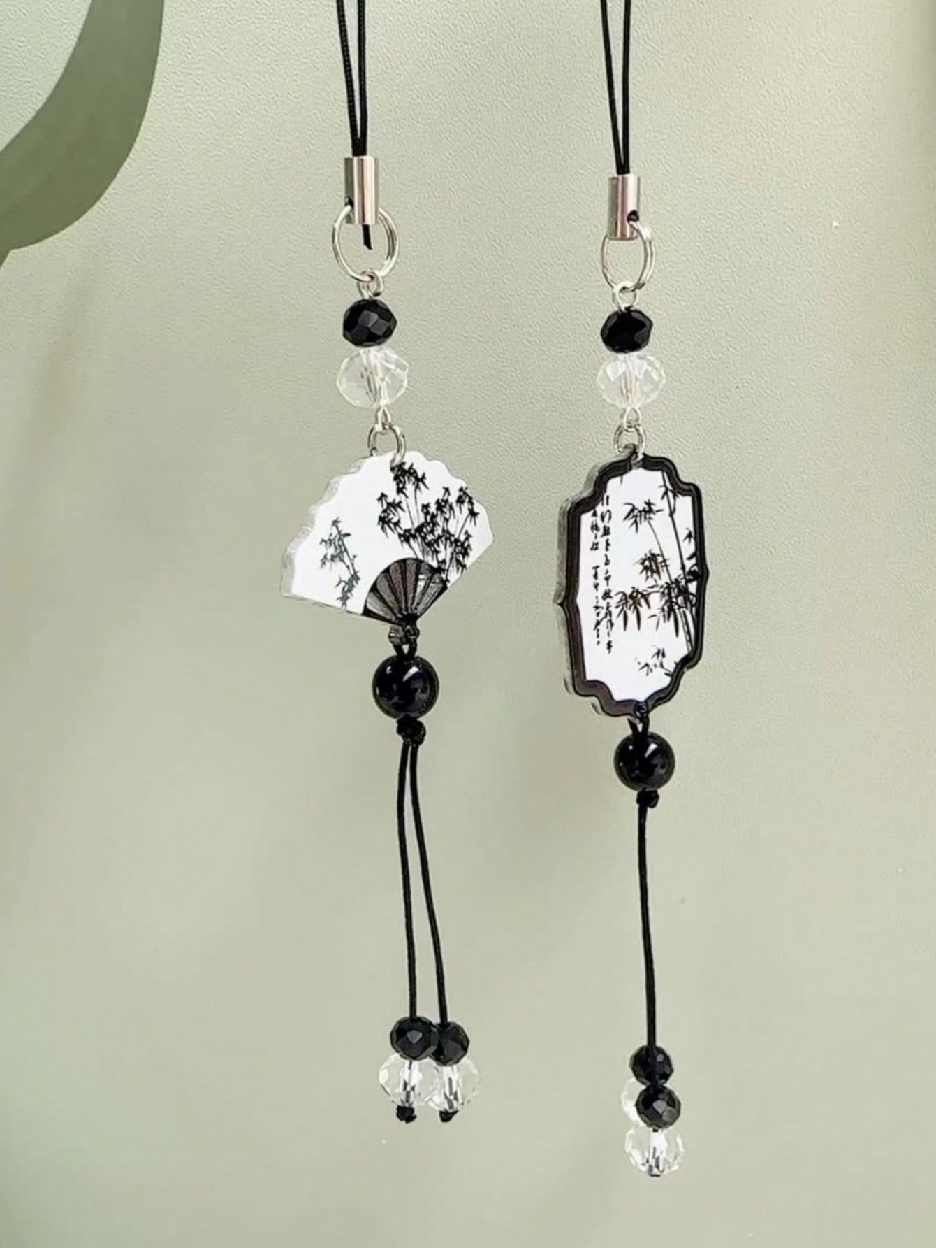1pc New Chinese Style Ink Wash Bamboo Fan Phone Lanyard, Black Bead Tassel Vintage Style Anti-Lost Wrist Strap, National Style Phone Charm (Due To Shooting Angle And Magnification, The Actual Size Of