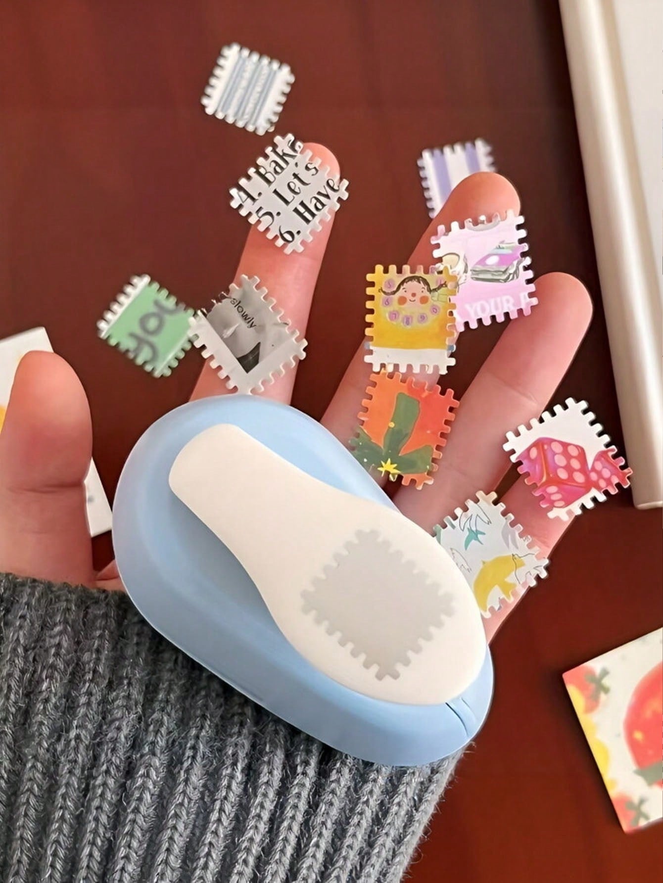 Handheld Decorative Punch And Embossing Tool- Designed With Beautiful Floral Patterns, Ideal For Making Scrapbooks, Journals, Cards, Photography, Album Materials And Journal Decorations