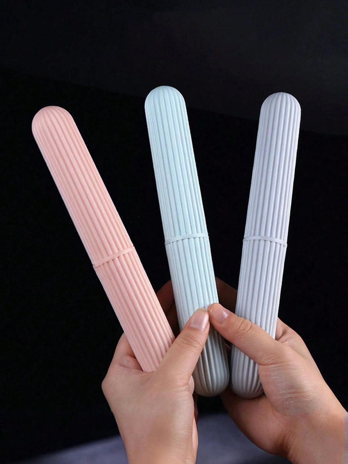 1/2pcs Portable Travel Toothbrush Holder,Anti-Slip Striped Toothbrush Storage Boxes,Toothbrush Cover/Case,University/Camping/Travel Essentials,Summer Travel Accessories,Back To School Supplies,Bathroo