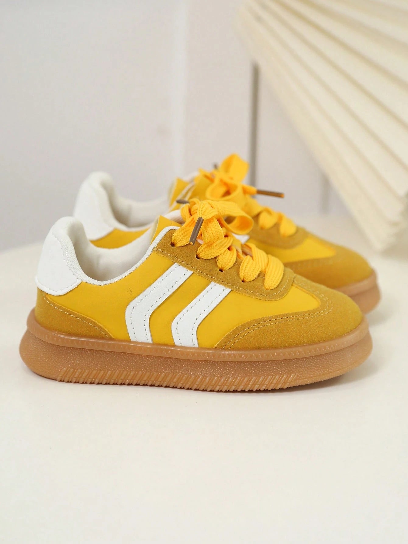 1 Pair Baby Classic Sneakers, Made Of Comfortable And Breathable Material To Keep Baby's Feet Dry. Black And White Striped Design On The Upper, Simple And Fashionable, With Hook And Loop Closure For E