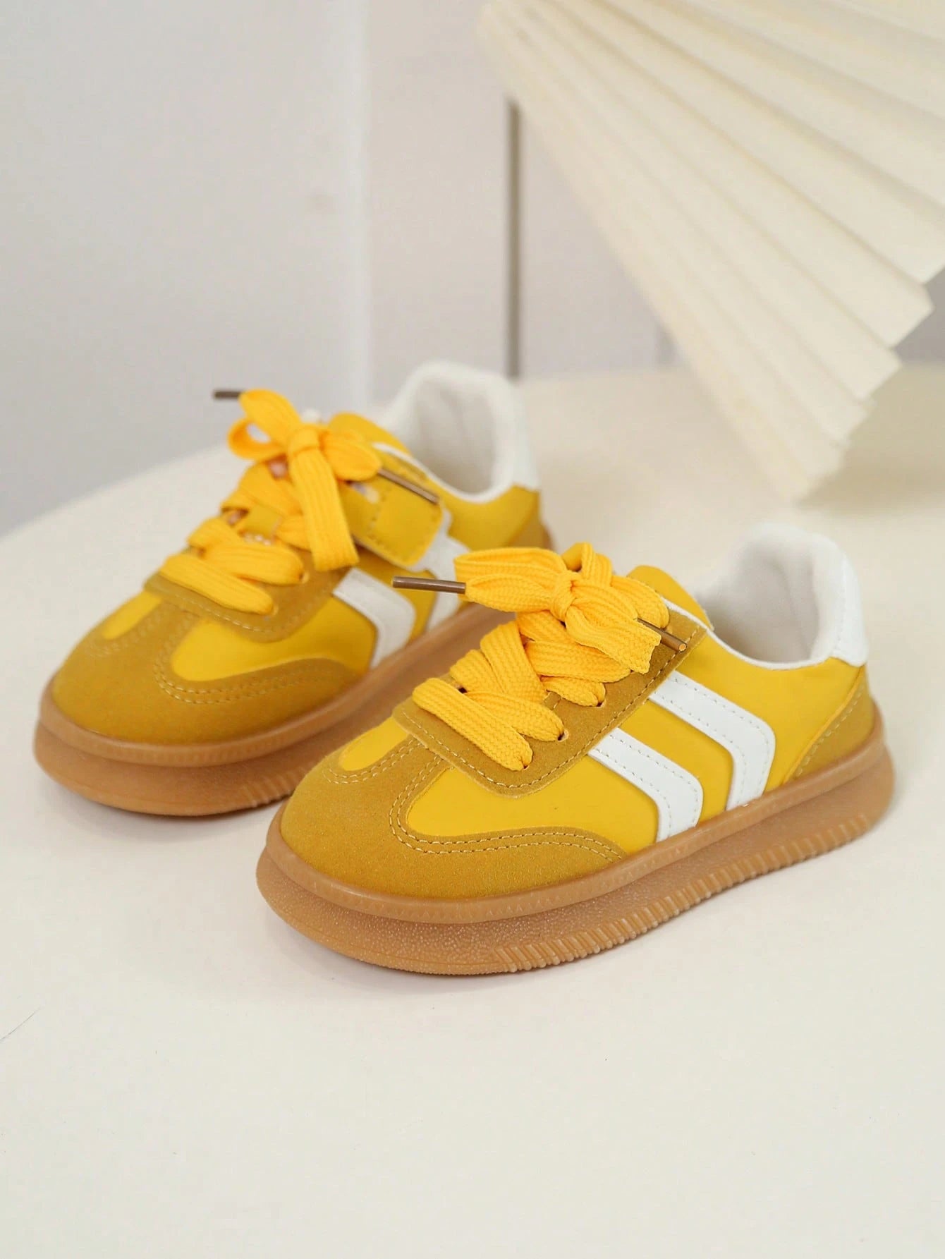 1 Pair Baby Classic Sneakers, Made Of Comfortable And Breathable Material To Keep Baby's Feet Dry. Black And White Striped Design On The Upper, Simple And Fashionable, With Hook And Loop Closure For E