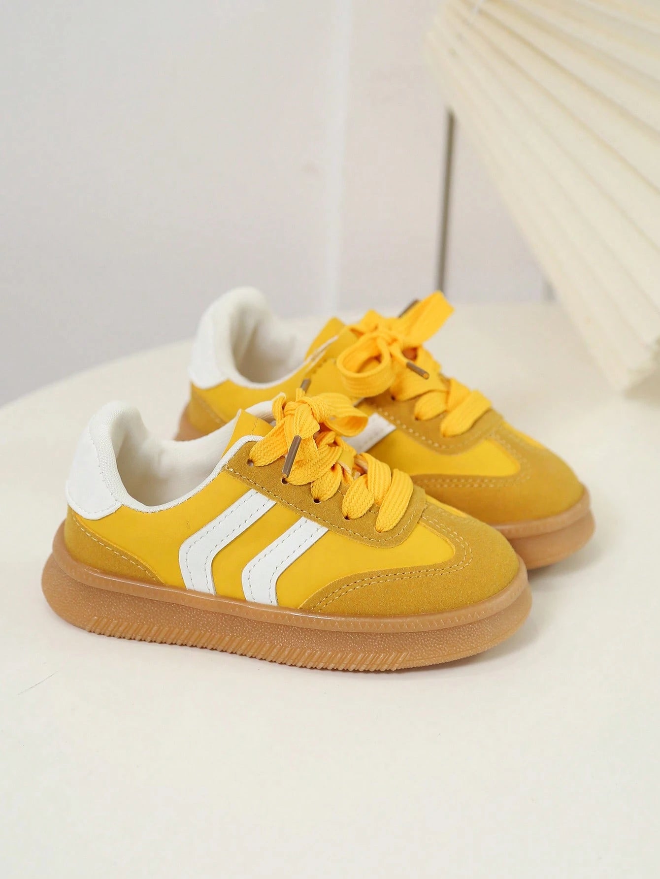 1 Pair Baby Classic Sneakers, Made Of Comfortable And Breathable Material To Keep Baby's Feet Dry. Black And White Striped Design On The Upper, Simple And Fashionable, With Hook And Loop Closure For E