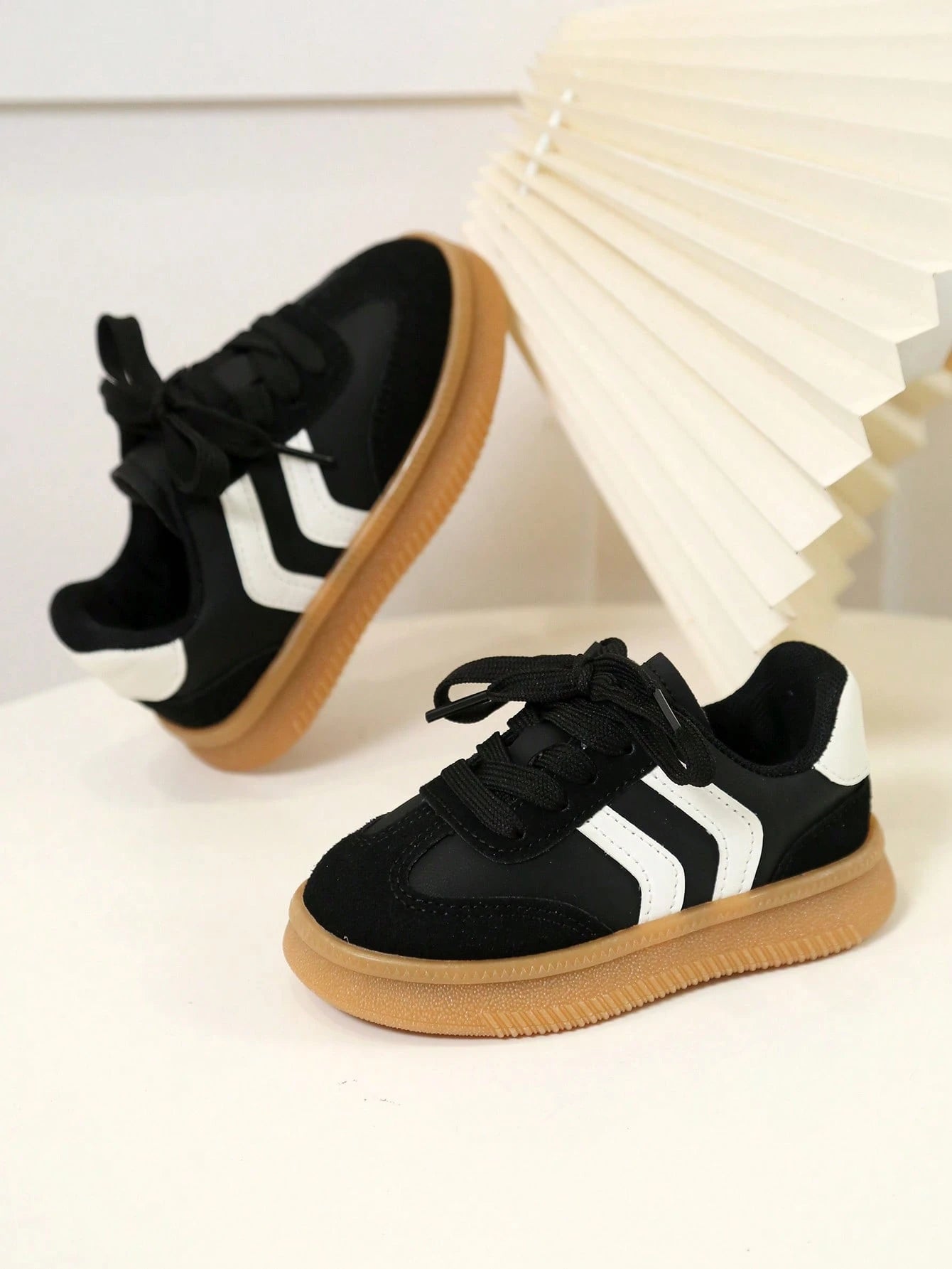 1 Pair Baby Classic Sneakers, Made Of Comfortable And Breathable Material To Keep Baby's Feet Dry. Black And White Striped Design On The Upper, Simple And Fashionable, With Hook And Loop Closure For E