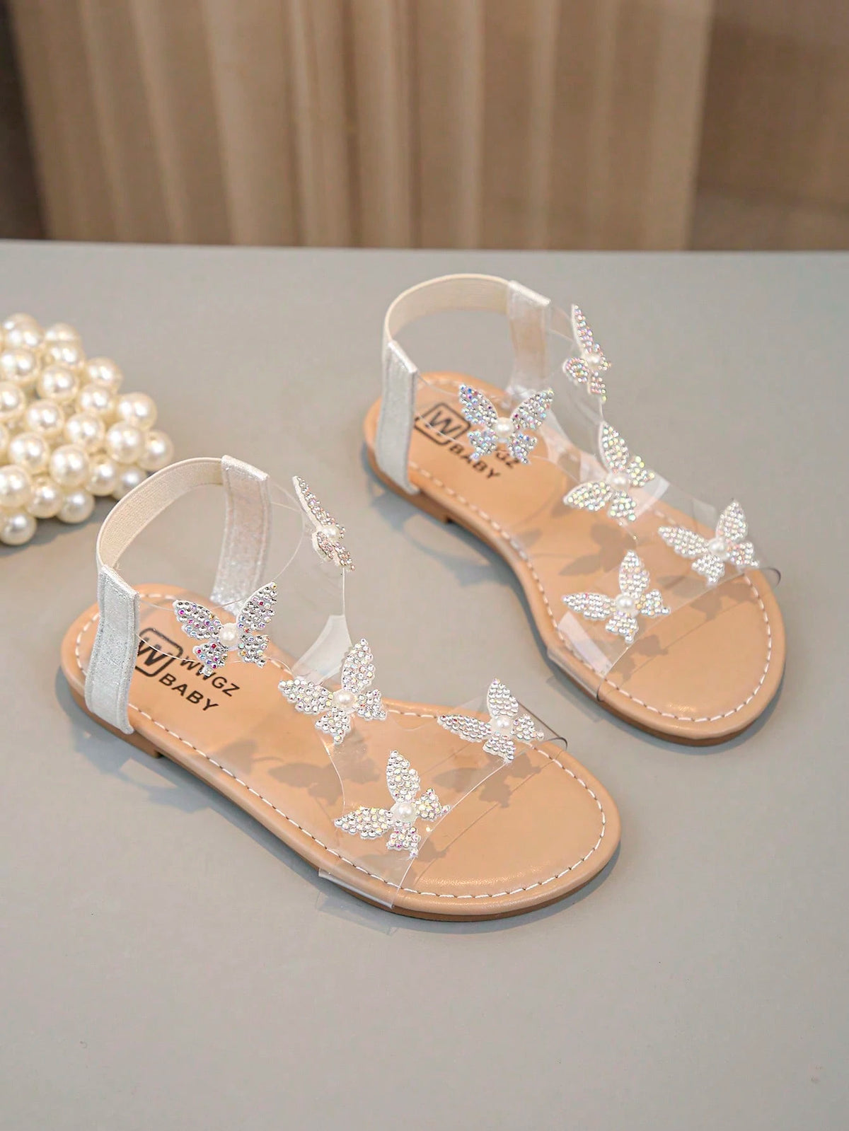 1 Pair Of Fashionable, Shiny Girl Butterfly Decorated Sparkling Rhinestone Transparent Flat Sandals, Fairy Style, Very Suitable For Summer Wear.