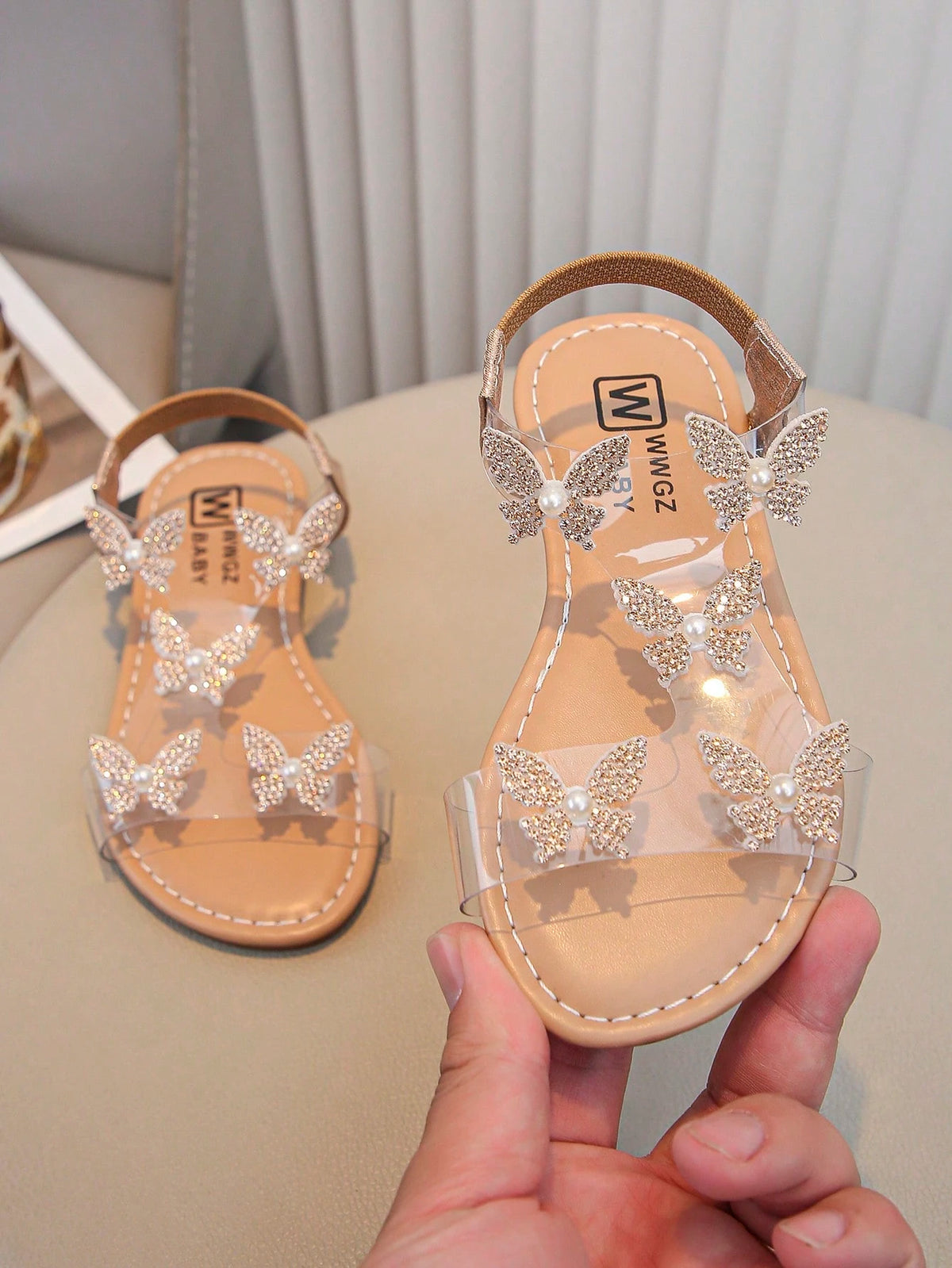 1 Pair Of Fashionable, Shiny Girl Butterfly Decorated Sparkling Rhinestone Transparent Flat Sandals, Fairy Style, Very Suitable For Summer Wear.
