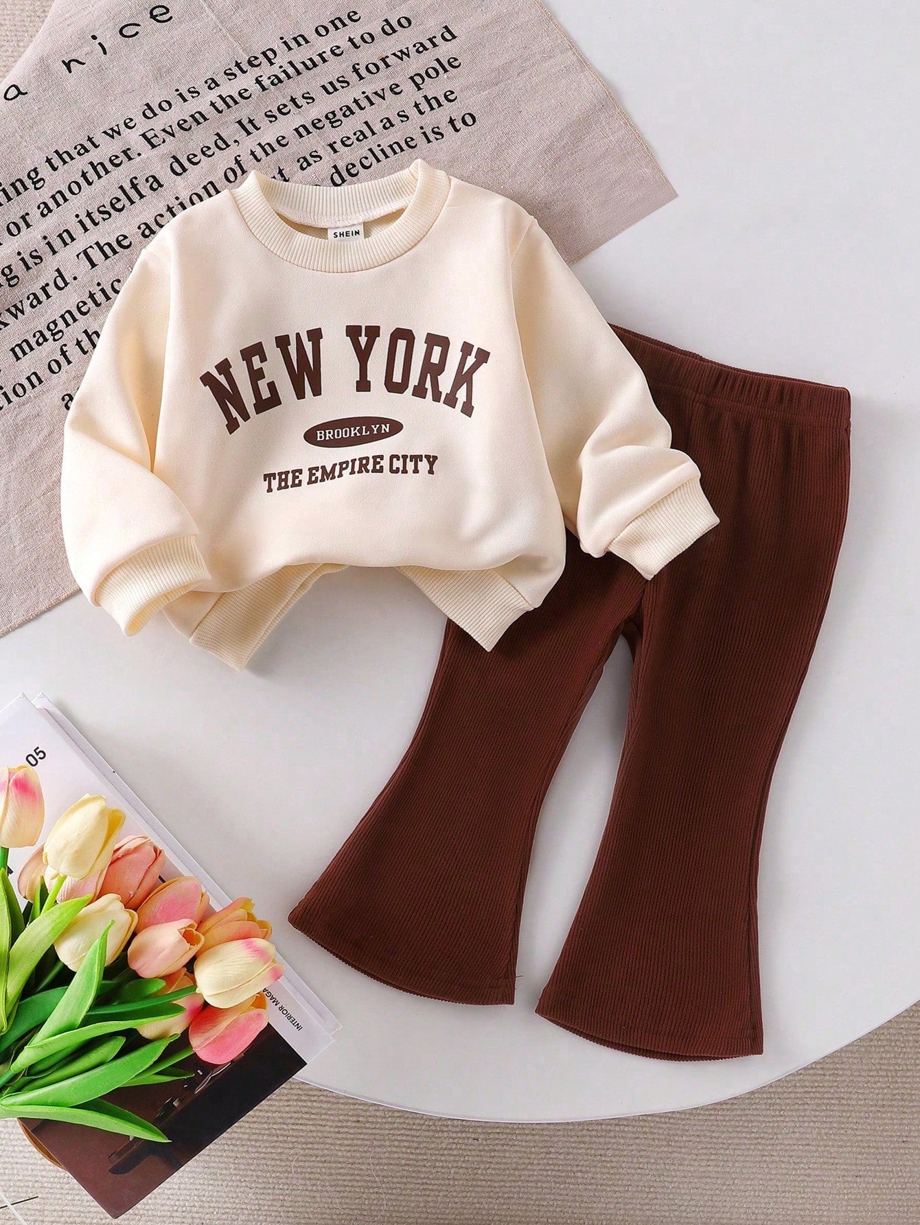 1 Set Baby Girl Sweet Cute Fashion Striped Pattern Print Crew Neck Sweatshirt With Matching Print Pattern Flare Pants Long Pants Outfit, Suitable For Autumn/Winter Daily Wear And Outings