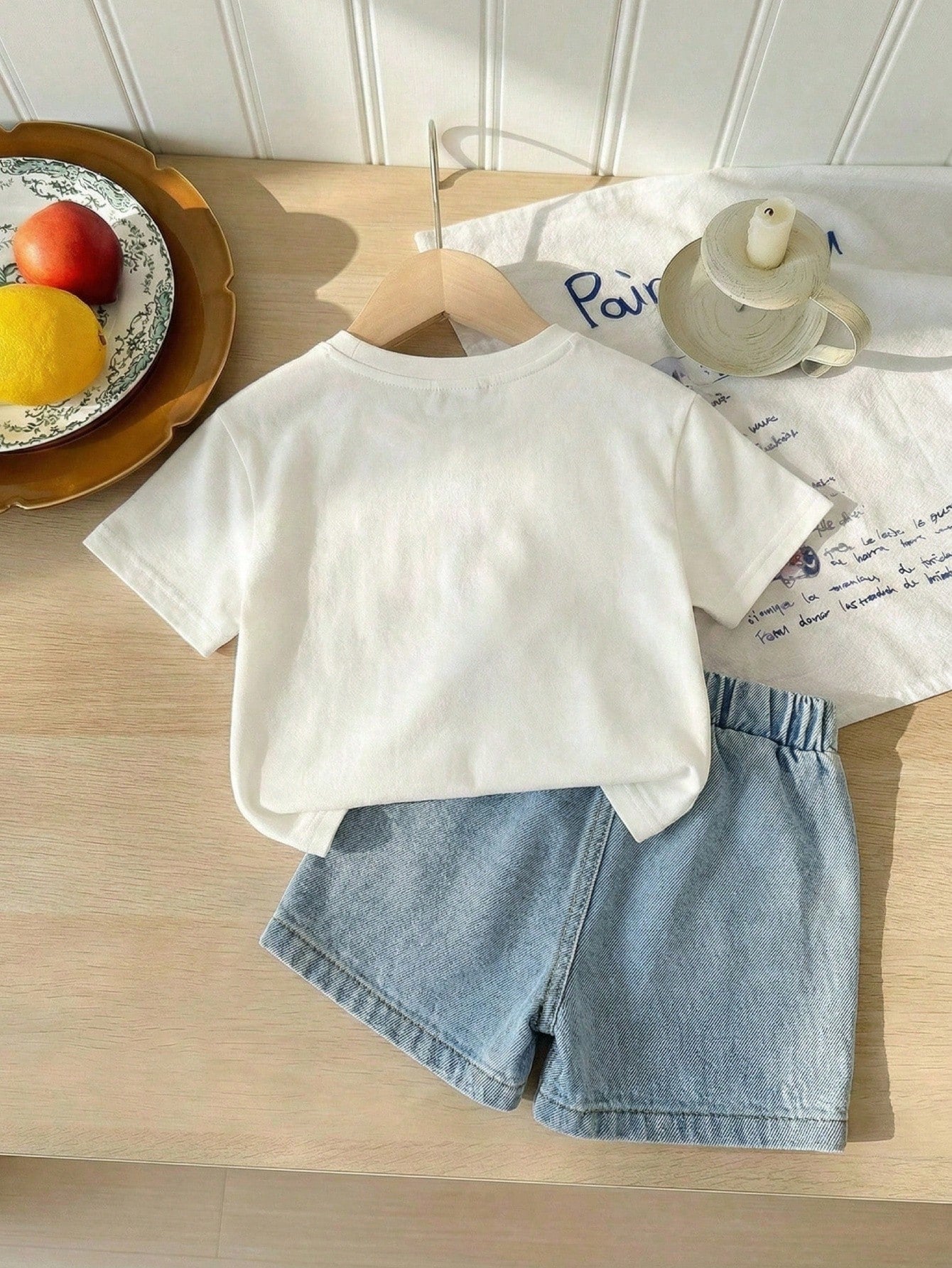 1 Set Random Baby Girls Casual Cute Fashion Red Black Heart Bow Knight Logo Round Neck Short Sleeve T-Shirt And Shorts Outfit, Suitable For Outings