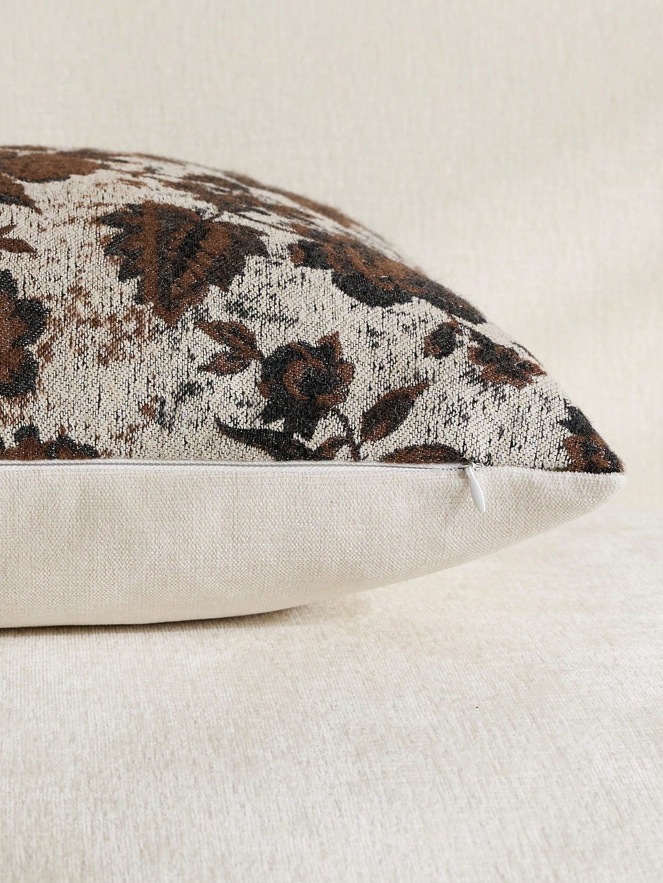18in X 18in Neutral Floral Throw Pillow Cover, Vintage Velvet Square Pillowcase, Soft Decorative Farmhouse Style Sofa Pillow Cover, Suitable For Living Room Bedroom (1pc, 2pcs Optional)