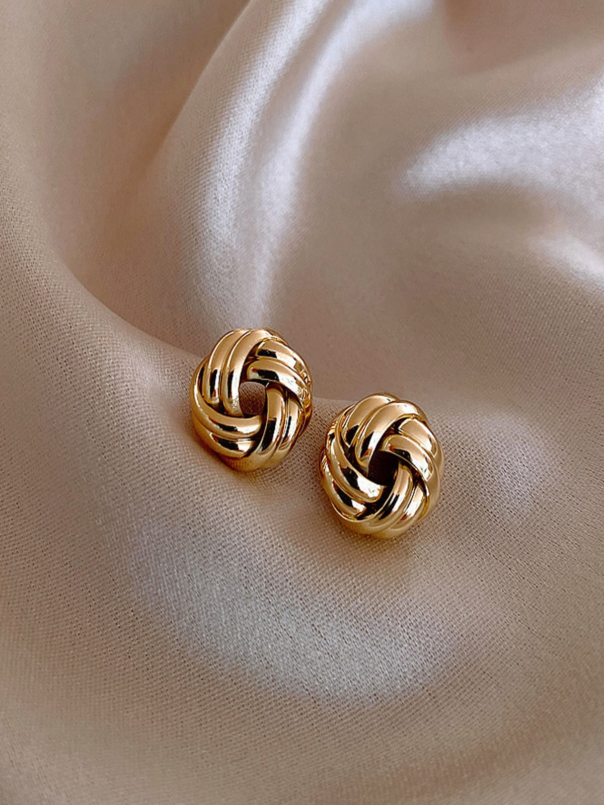 1pair Women's Simple Golden Circle Twisted Knot Earrings, Cute Style Suitable For Wedding, Party And Daily Use Casual Halloween