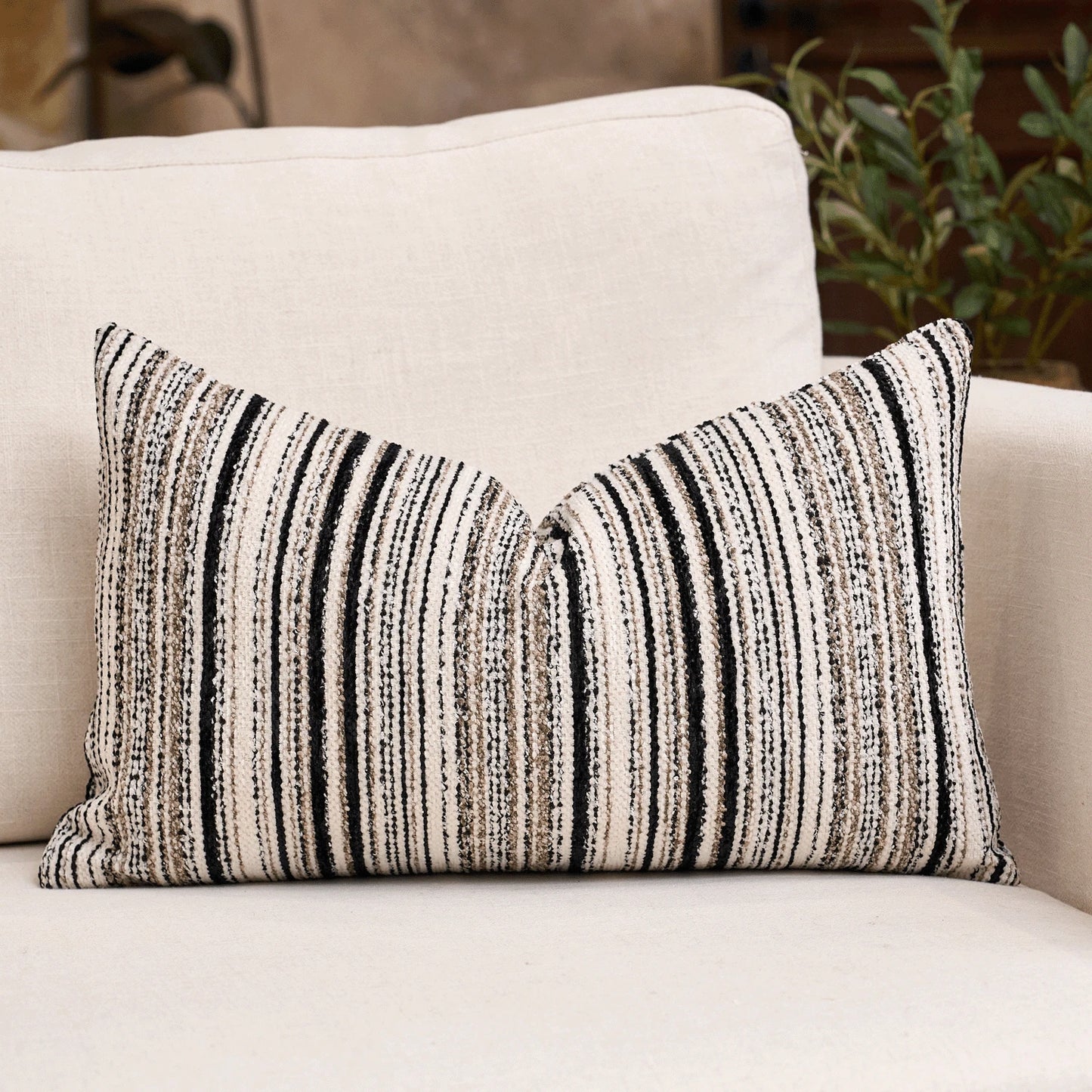 1pc/2pcs Luxury Chenille Striped Decorative Throw Pillow Cover, Without Pillow Insert, Black & Beige Boucle Texture, Square Shape, Suitable For Sofa, Living Room, Bedroom, Farmhouse, Also As Gift