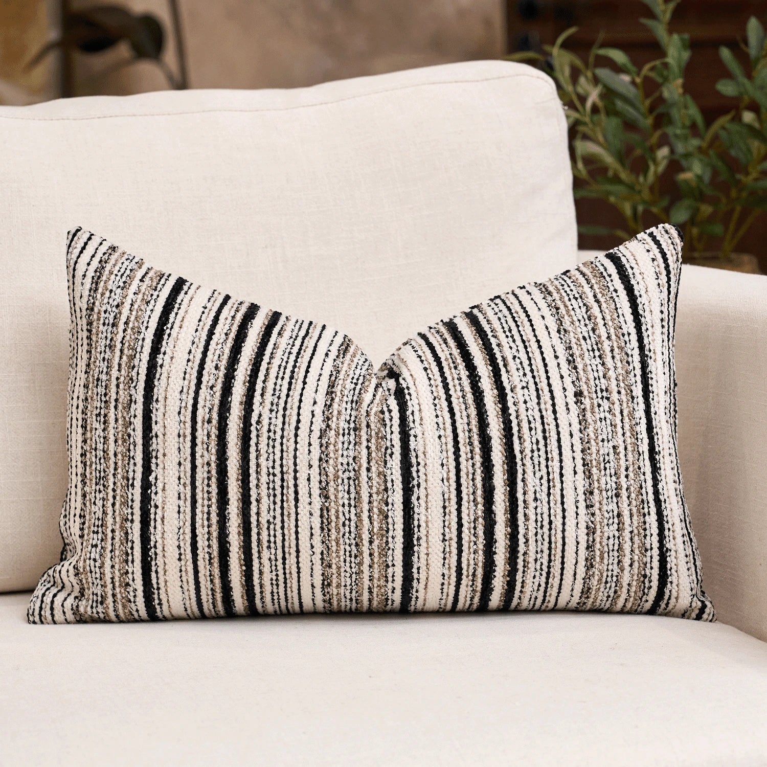 1pc/2pcs Luxury Chenille Striped Decorative Throw Pillow Cover, Without Pillow Insert, Black & Beige Boucle Texture, Square Shape, Suitable For Sofa, Living Room, Bedroom, Farmhouse, Also As Gift