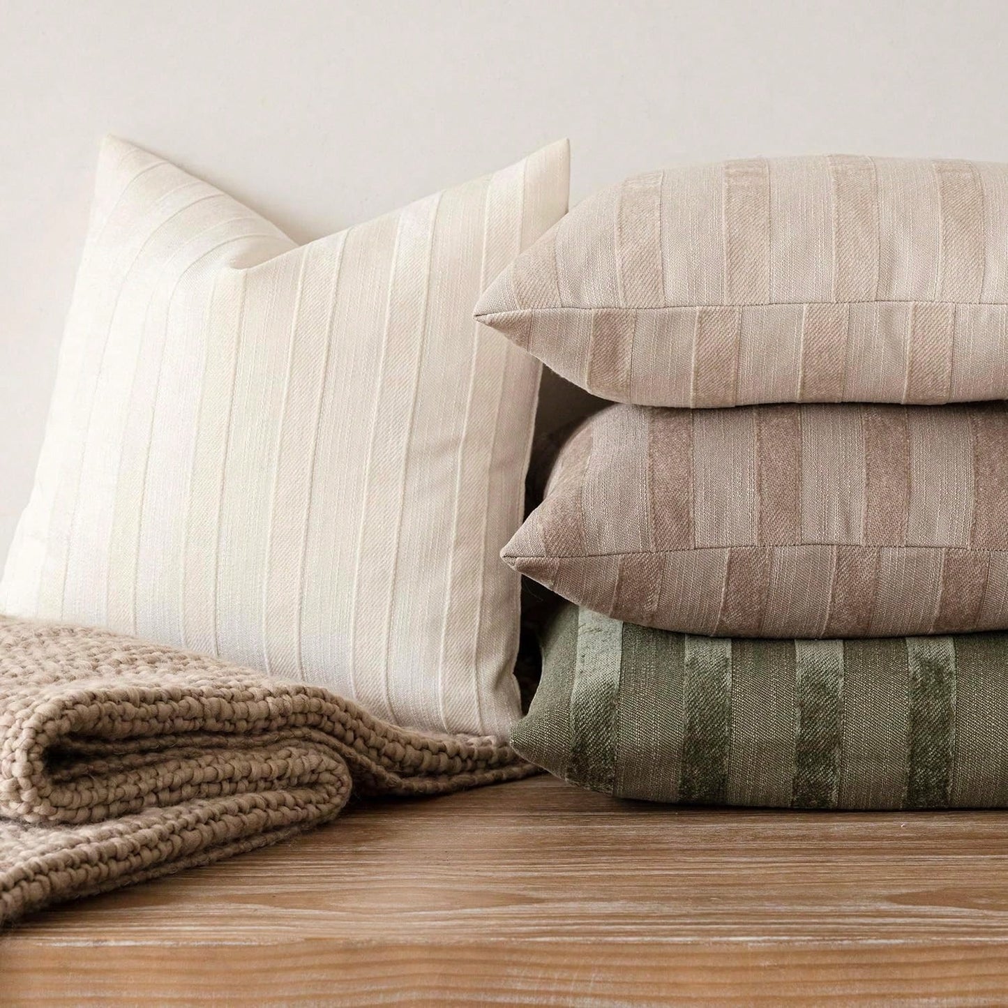 1pc/2pcs Olive Green 3D Striped Throw Pillow Cover (Pillow Insert Not Included), Modern Fashionable Soft Chenille And Faux Linen Blend Dual-Tone Striped Comfortable Cushion Cover, Suitable For Home So