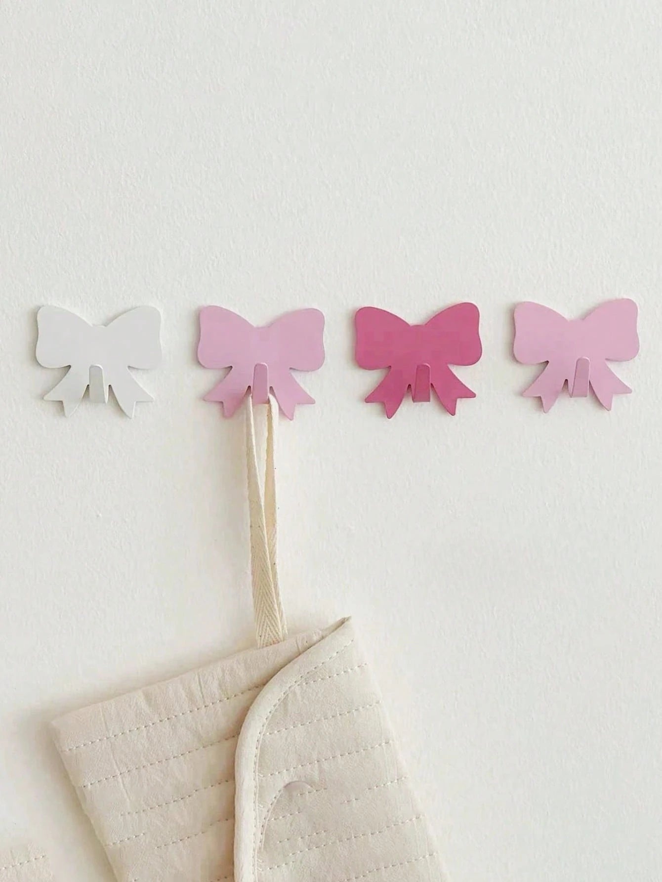 1pc/5pcs Heart-Shaped Adhesive Wall Hooks, No Drilling, Self-Adhesive, For Bedroom, Dorm, Keys Hanger