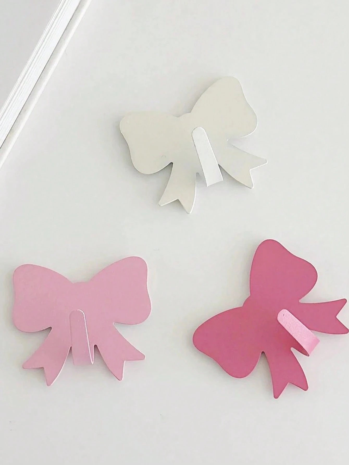 1pc/5pcs Heart-Shaped Adhesive Wall Hooks, No Drilling, Self-Adhesive, For Bedroom, Dorm, Keys Hanger