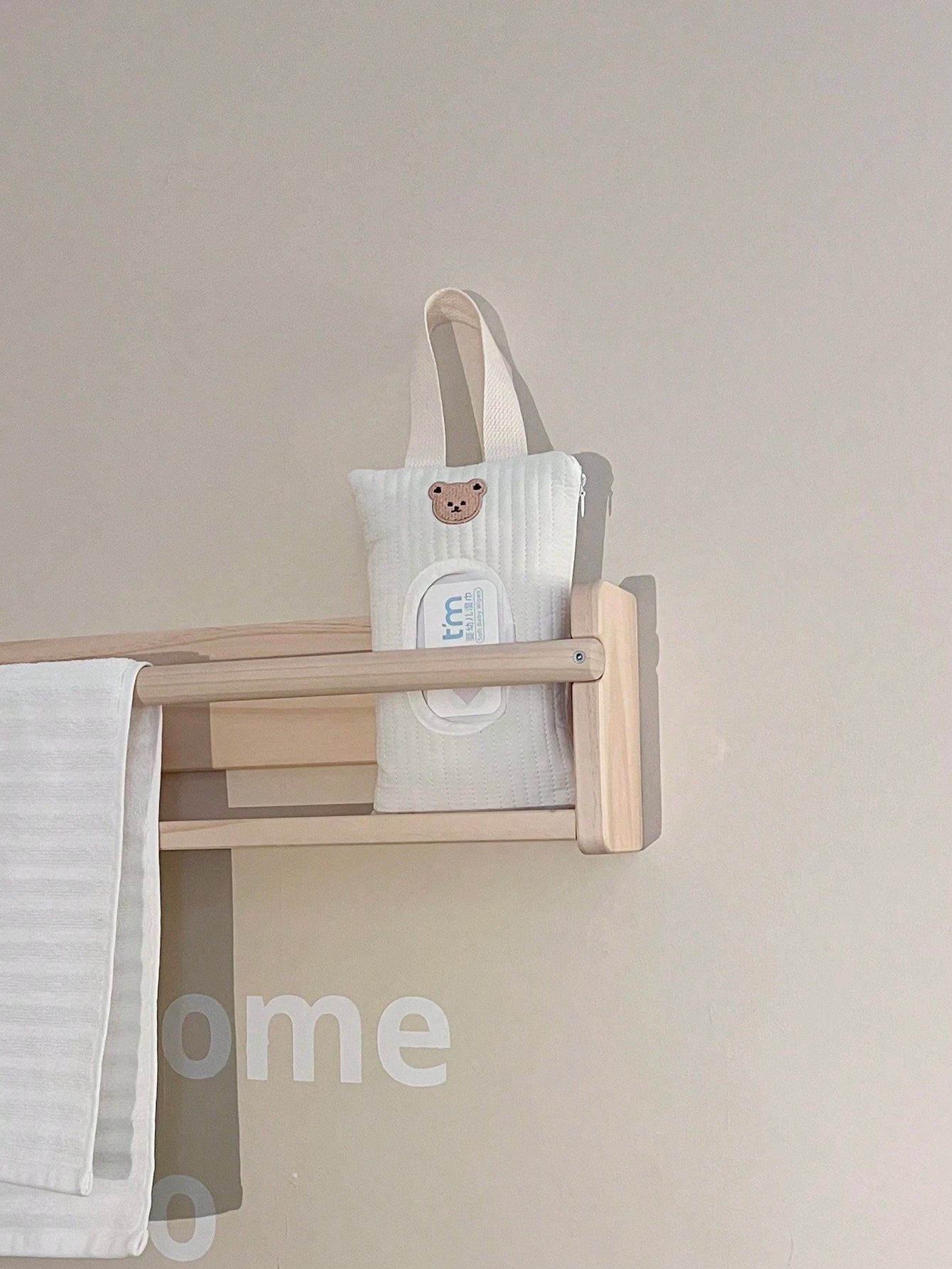 1pc Cartoon Bear Pattern Tissue Storage Bag For Car, Portable Handheld And Pull-Out Style Wet Wipes Organizer