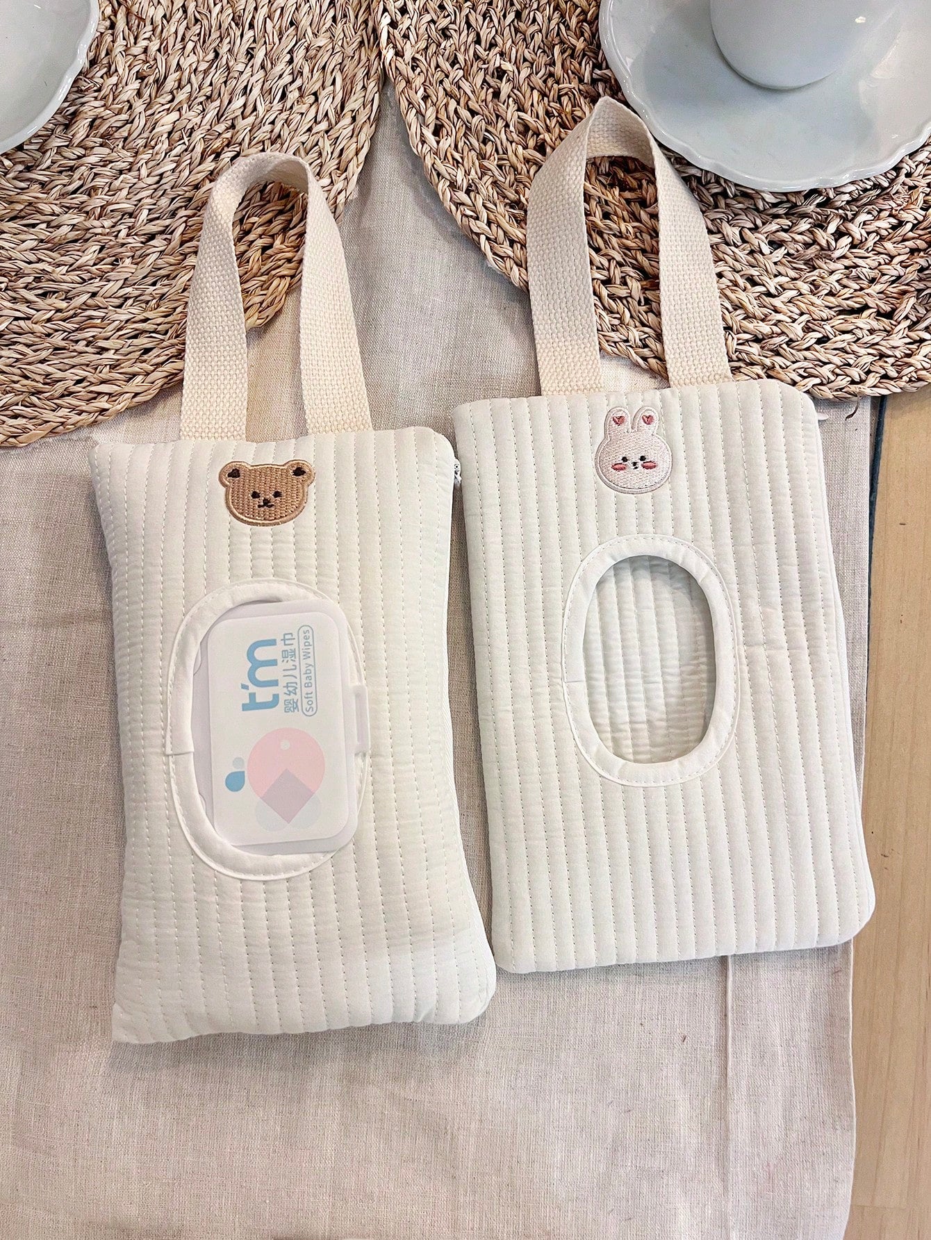 1pc Cartoon Bear Pattern Tissue Storage Bag For Car, Portable Handheld And Pull-Out Style Wet Wipes Organizer