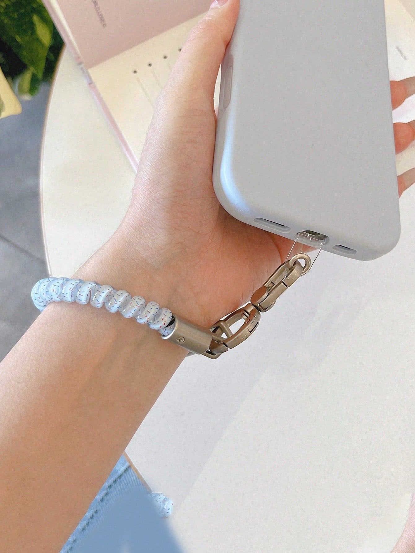 1pc Colorful Spiral Phone Lanyard Finger Rope Wrist Strap Short Phone Chain Outdoor Anti-Loss Keychain Camera Strap