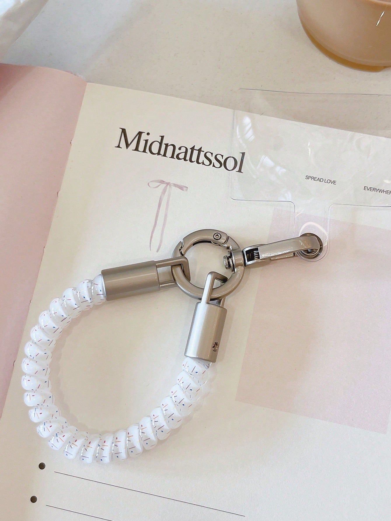 1pc Colorful Spiral Phone Lanyard Finger Rope Wrist Strap Short Phone Chain Outdoor Anti-Loss Keychain Camera Strap