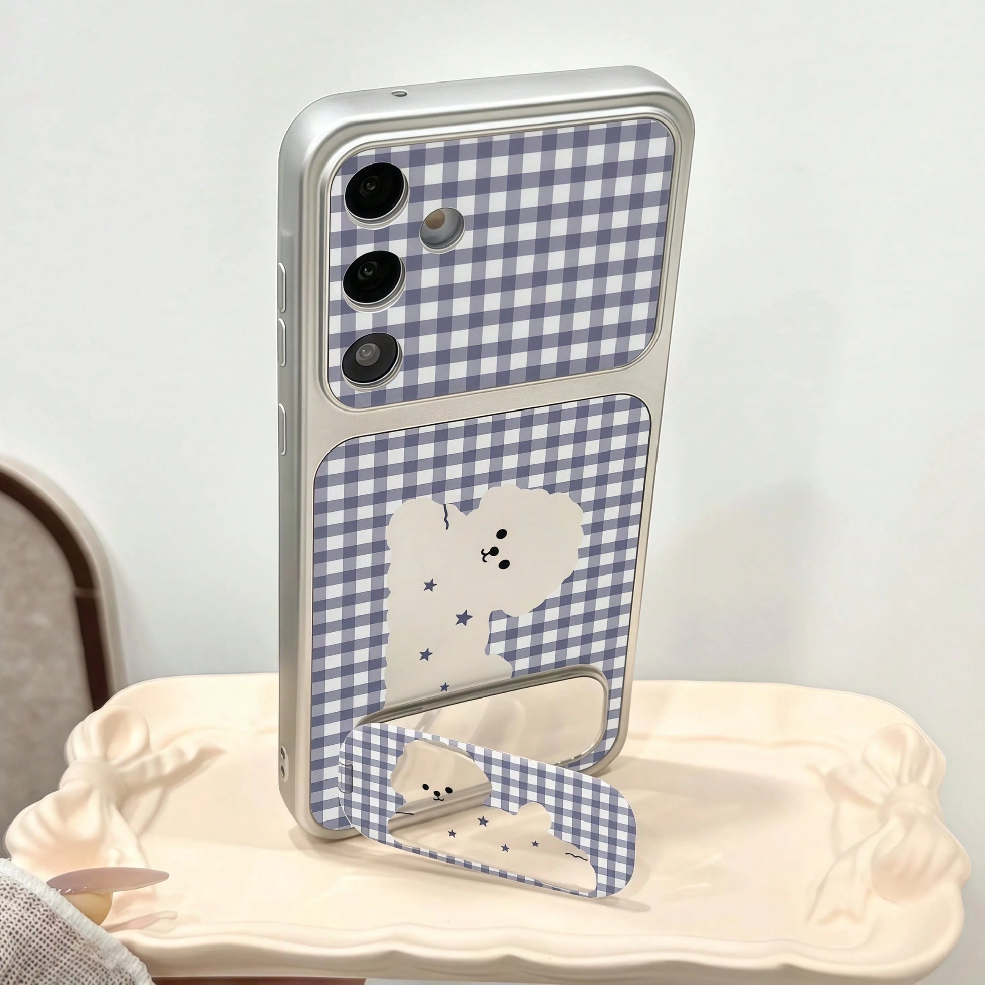 1pc Corning Skin Spray Metal Paint Lens Distinction Large Window Full Coverage Soft Phone Case With Blue Plaid Puppy Pattern And 1pc Mirror Stand, Compatible With IPhone 7/8/11/X/12/13/14/15/16/17 Ser