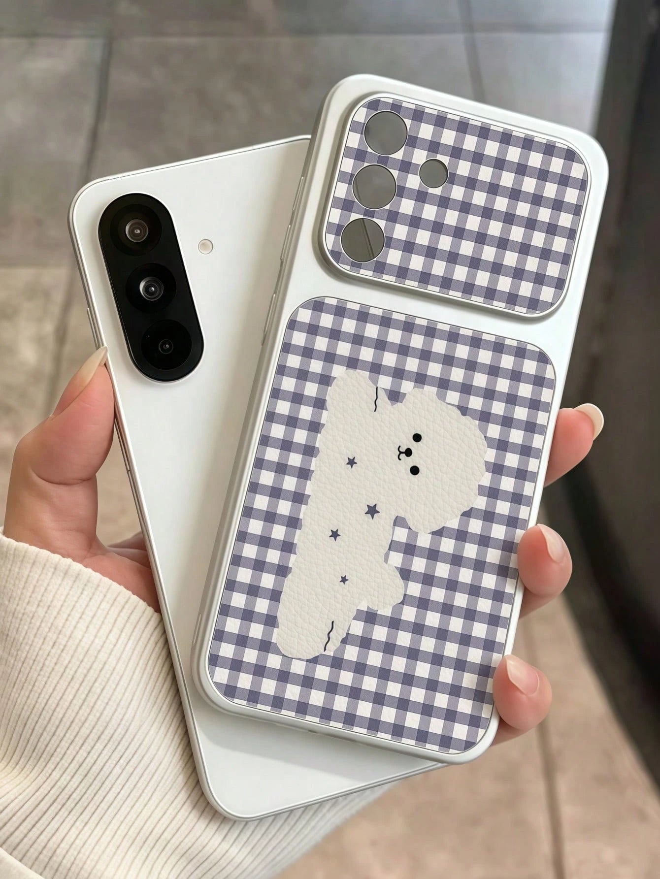 1pc Corning Skin Spray Metal Paint Lens Distinction Large Window Full Coverage Soft Phone Case With Blue Plaid Puppy Pattern And 1pc Mirror Stand, Compatible With IPhone 7/8/11/X/12/13/14/15/16/17 Ser