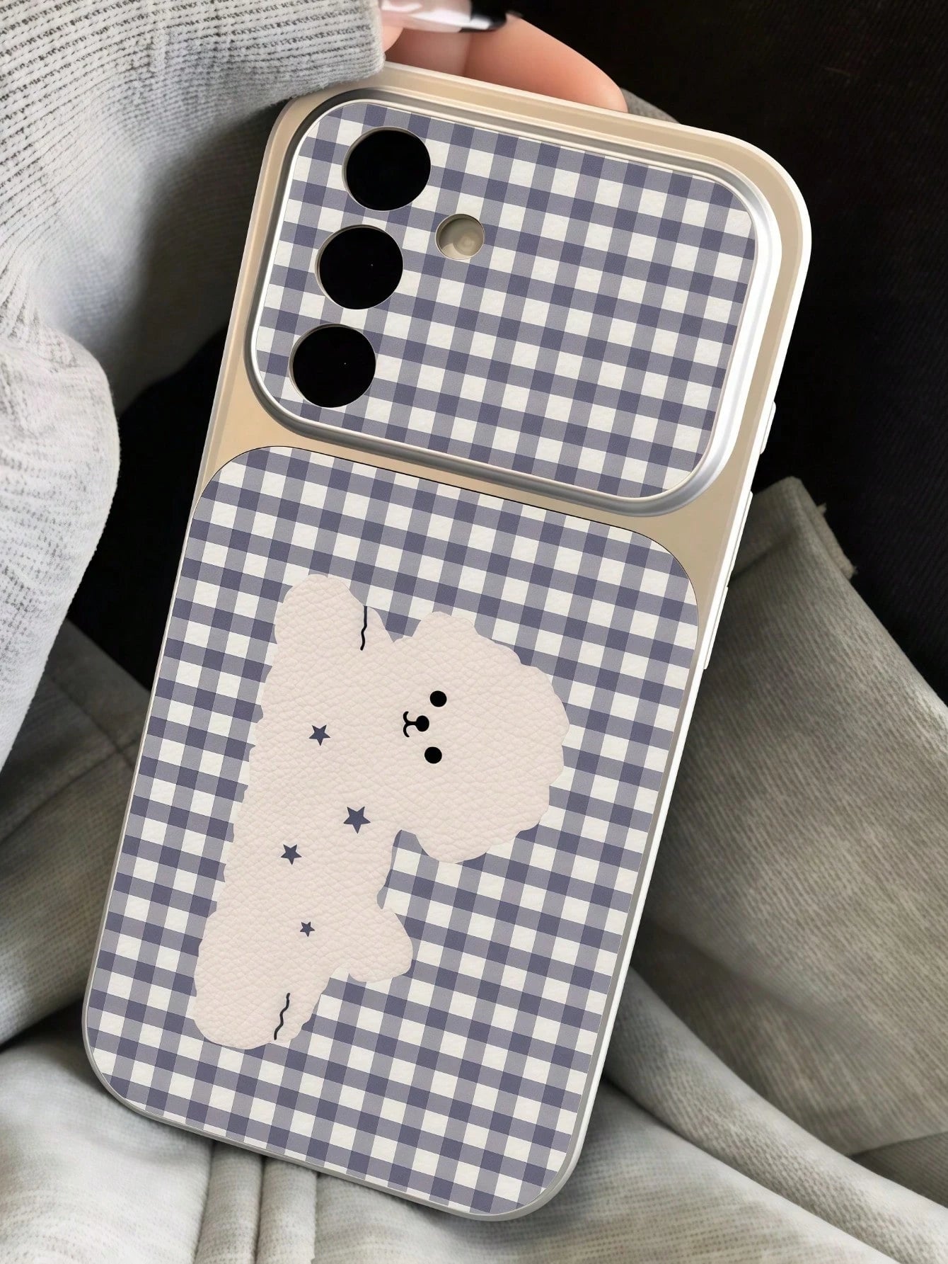 1pc Corning Skin Spray Metal Paint Lens Distinction Large Window Full Coverage Soft Phone Case With Blue Plaid Puppy Pattern And 1pc Mirror Stand, Compatible With IPhone 7/8/11/X/12/13/14/15/16/17 Ser