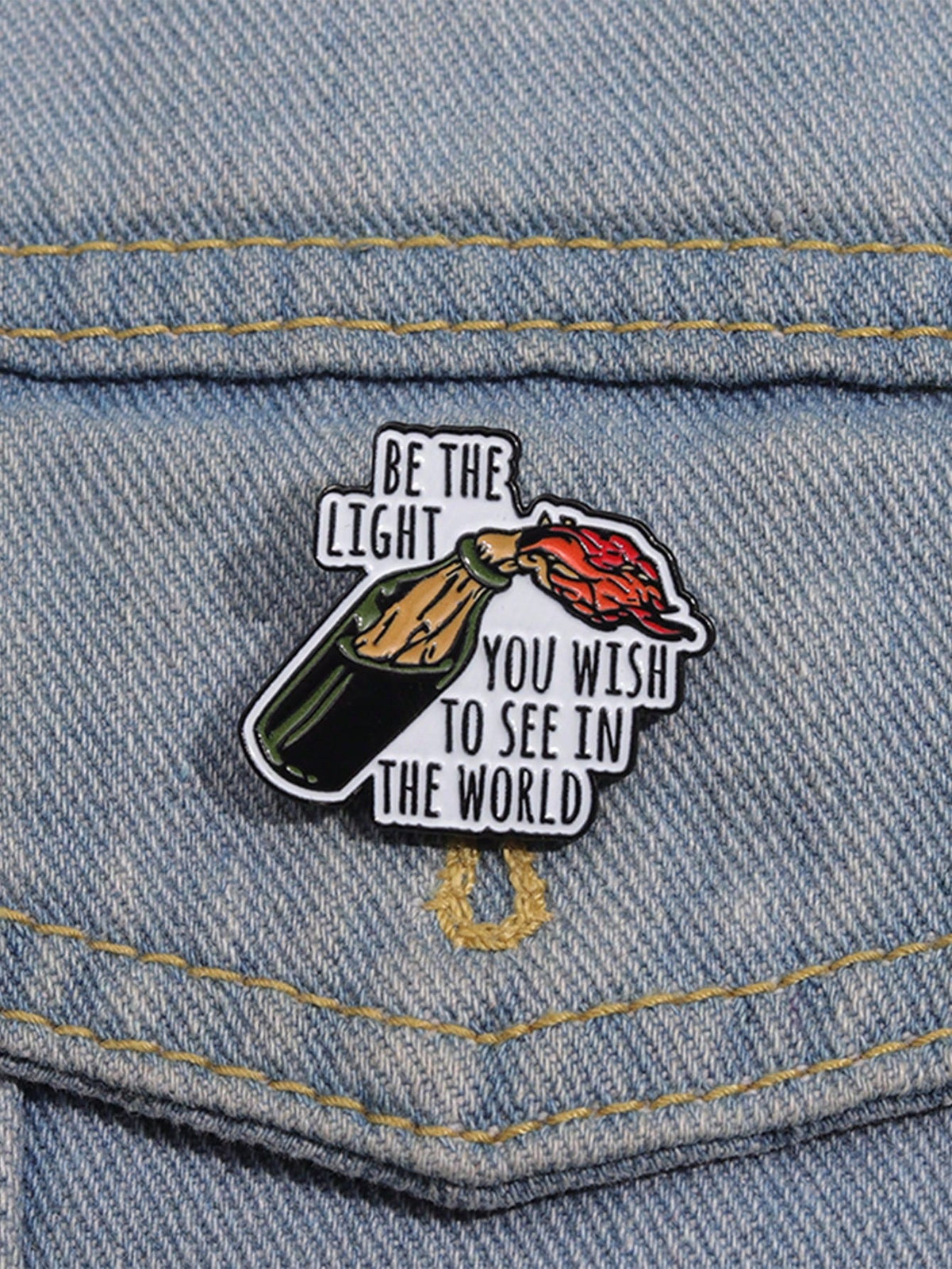 1pc Creative English Geometric Brooch, Fine Gift Item, Metal Badge "Be The Light You Wish To See In The World", Suitable For Men And Women Daily Wear