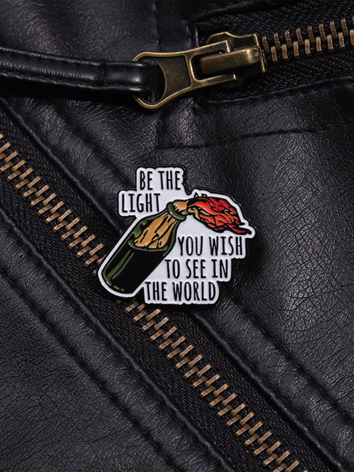 1pc Creative English Geometric Brooch, Fine Gift Item, Metal Badge "Be The Light You Wish To See In The World", Suitable For Men And Women Daily Wear