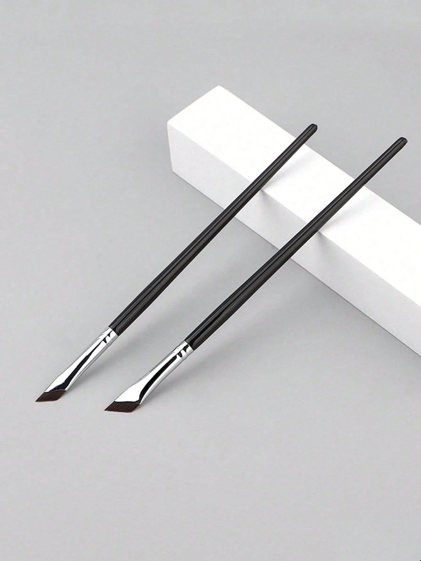 1pc Eyeliner Brush With Ultra-Fine Angled Tip And Flat Brow Brush, Precision Detail Brush For Eye And Undereye Makeup, Eyebrow Brush, Eyeshadow Brush, Brush,Giveaways