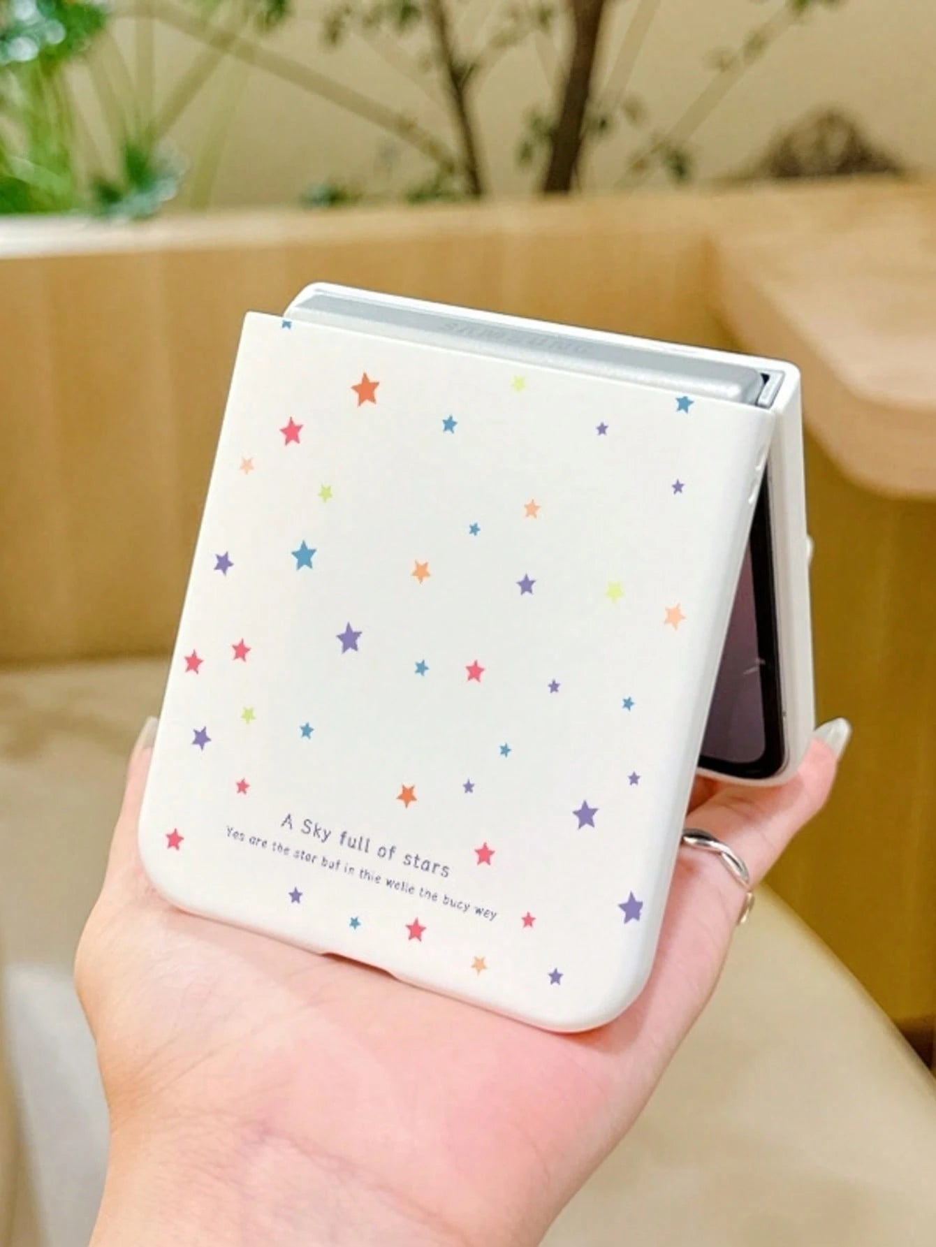 1pc Fashionable And Simple Skin Feel PC Material Cute And Simple Cute Full Screen Small Star Element Folding Phone Case, Can Protect And Prevent Falling For: SamsungGalaxy Zflip 3/Zflip 4/Zflip 5/Zfli