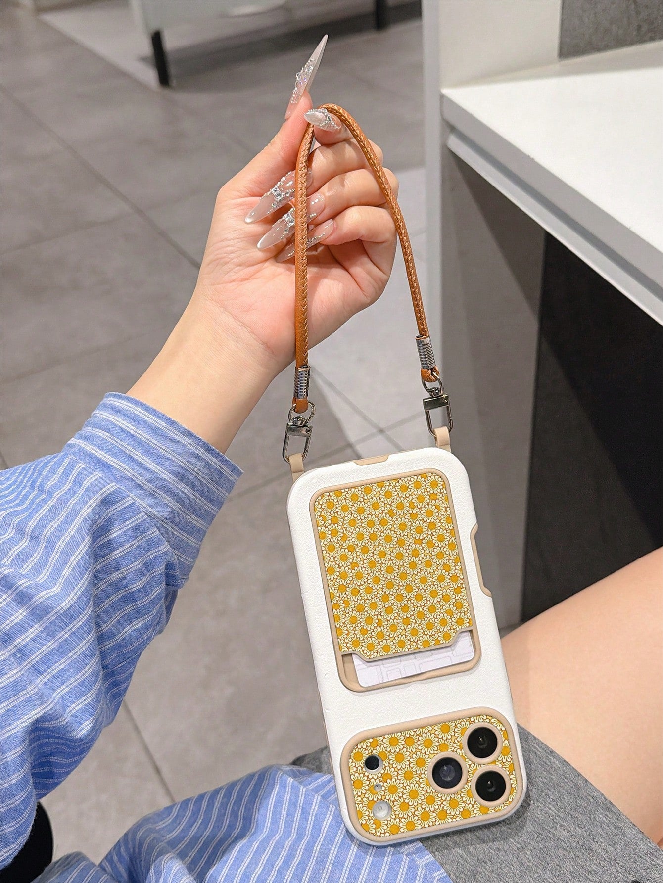 1pc Fashionable Personalized Full-Screen Sunflower Pattern Card Holder Lanyard TPU Material Anti-Drop Protective Phone Case, Suitable As Holiday Gift Compatible With Apple 11/12/13/14/14plus/15/15plus