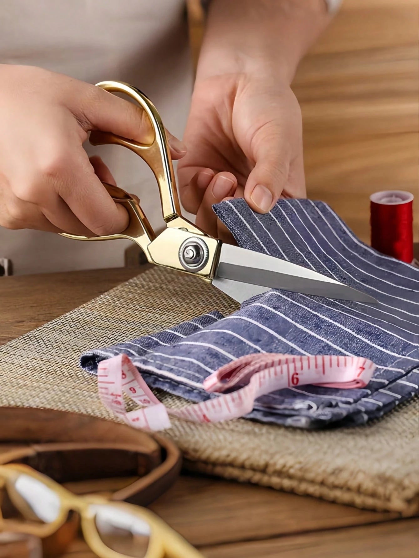 1pc Golden Fabric Scissors Stainless Steel Sharp Tailor Scissors Clothing Scissors Professional Heavy Duty Dressmaking Shears Sewing Tailor