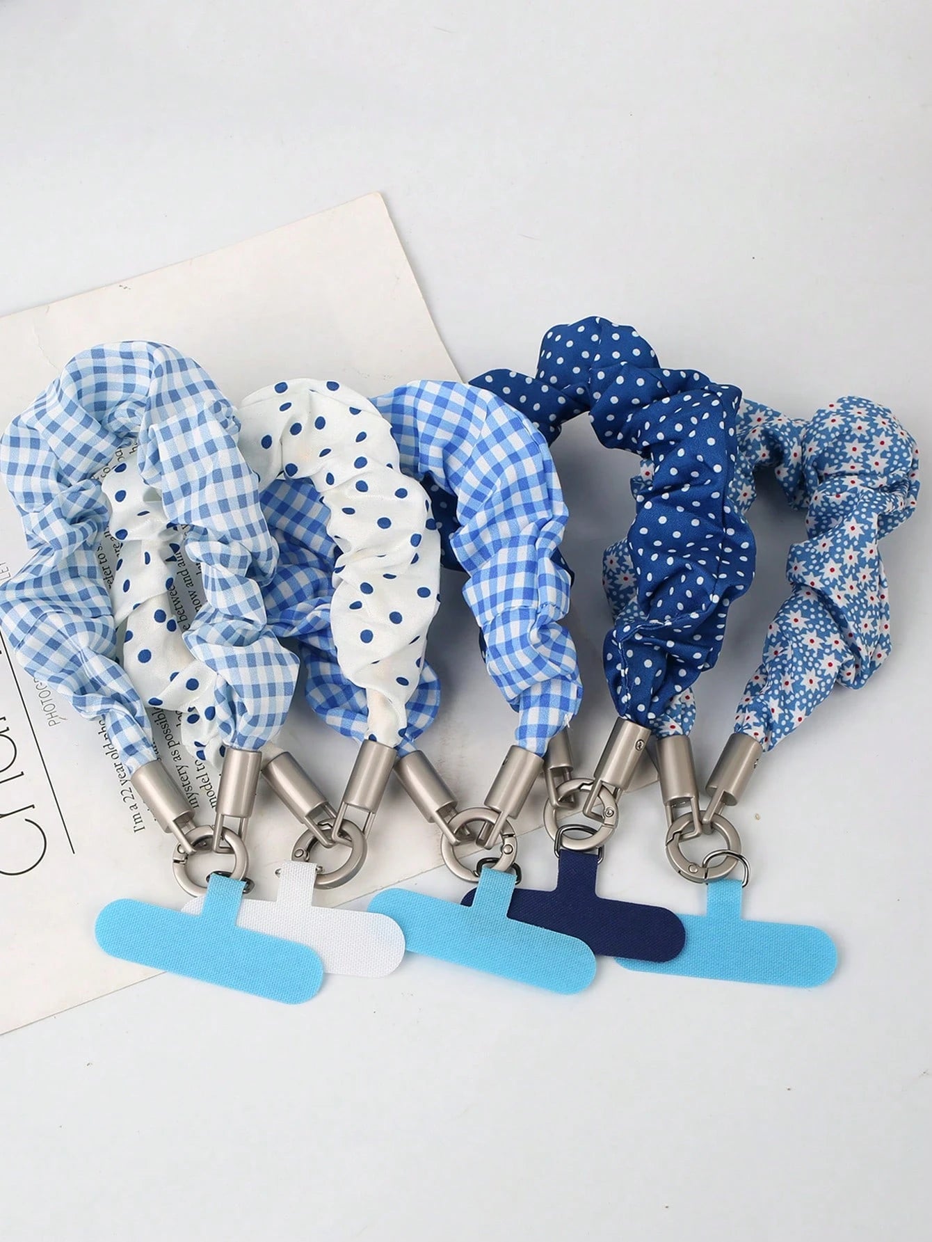 1pc Large Scrunchie Phone Lanyard, Plaid Polka Dot Floral High-End Fashion Phone Chain Short Handmade Phone Wrist Strap Anti-Loss Rope Phone Chain Scrunchie Hook, Strap, Smartphone Wristband, Graduati