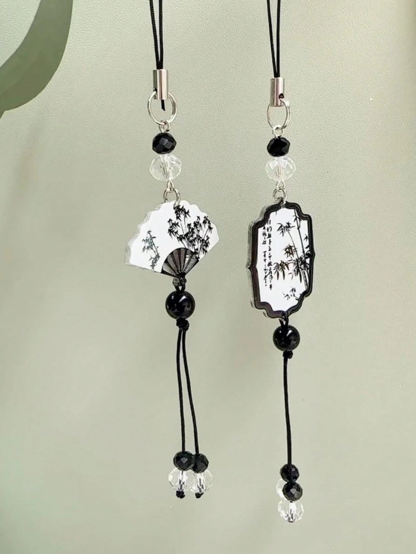 1pc New Chinese Style Ink Wash Bamboo Fan Phone Lanyard, Black Bead Tassel Vintage Style Anti-Lost Wrist Strap, National Style Phone Charm (Due To Shooting Angle And Magnification, The Actual Size Of