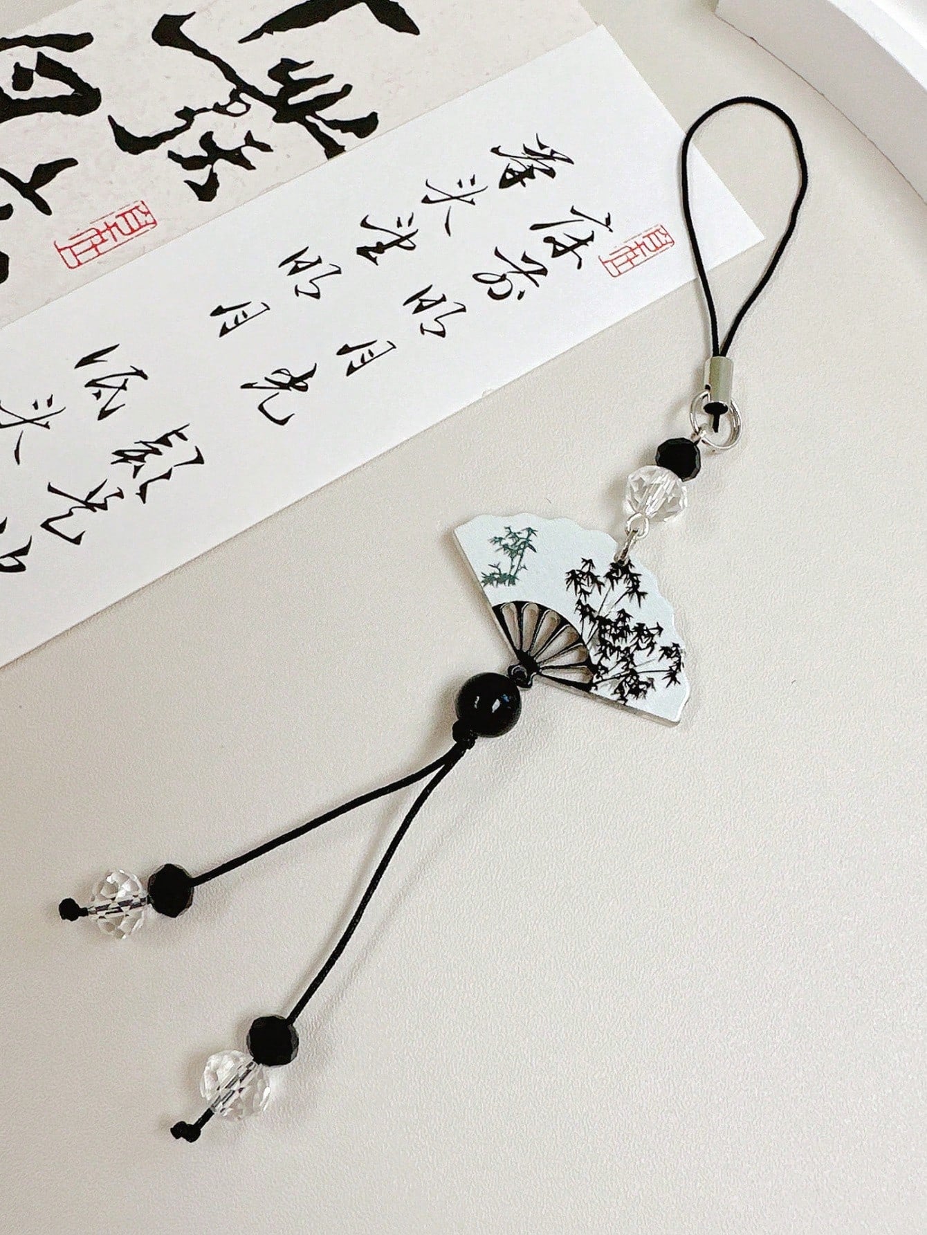1pc New Chinese Style Ink Wash Bamboo Fan Phone Lanyard, Black Bead Tassel Vintage Style Anti-Lost Wrist Strap, National Style Phone Charm (Due To Shooting Angle And Magnification, The Actual Size Of