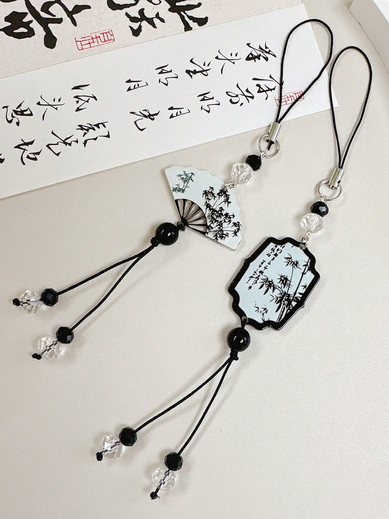1pc New Chinese Style Ink Wash Bamboo Fan Phone Lanyard, Black Bead Tassel Vintage Style Anti-Lost Wrist Strap, National Style Phone Charm (Due To Shooting Angle And Magnification, The Actual Size Of