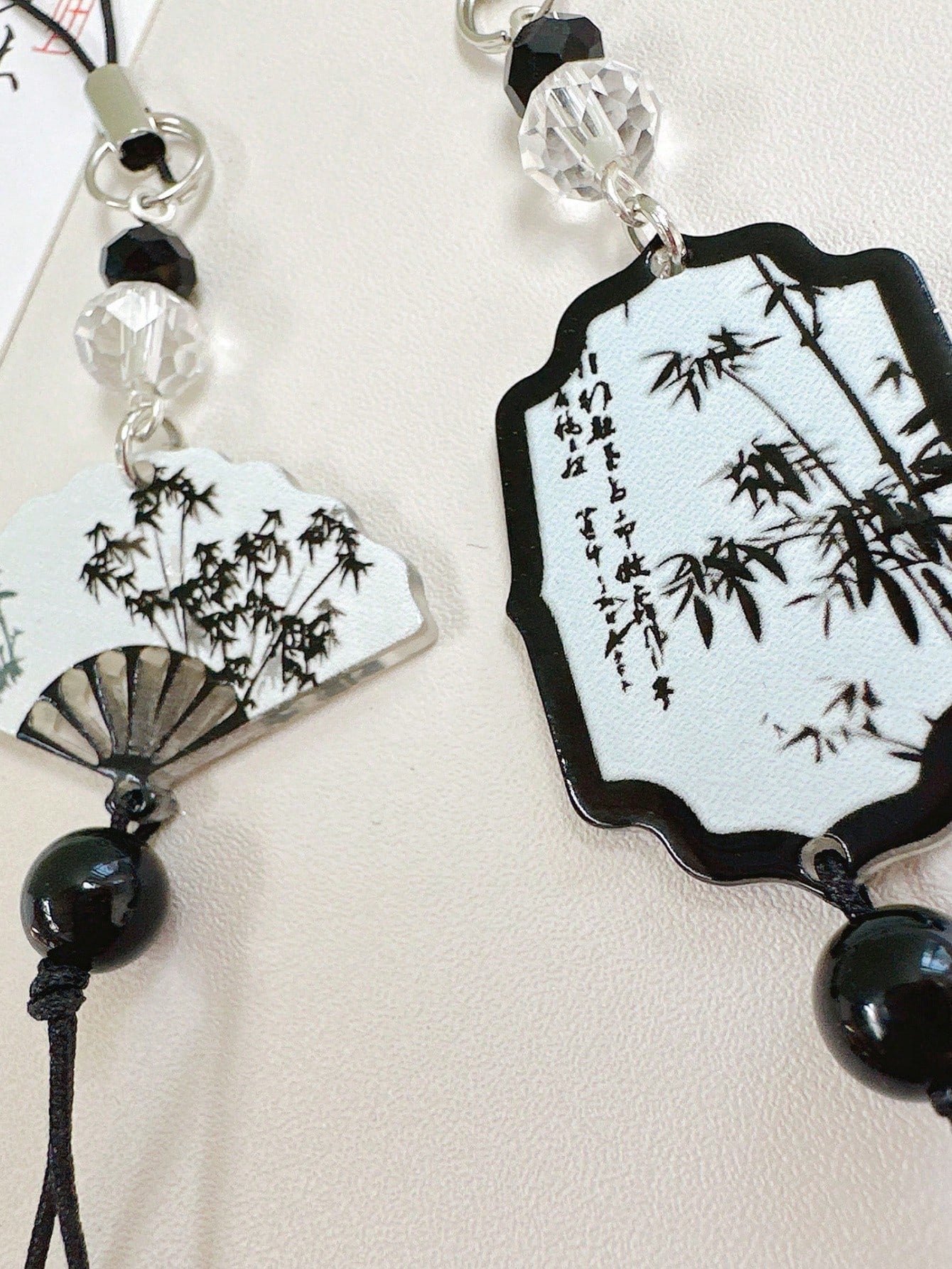 1pc New Chinese Style Ink Wash Bamboo Fan Phone Lanyard, Black Bead Tassel Vintage Style Anti-Lost Wrist Strap, National Style Phone Charm (Due To Shooting Angle And Magnification, The Actual Size Of
