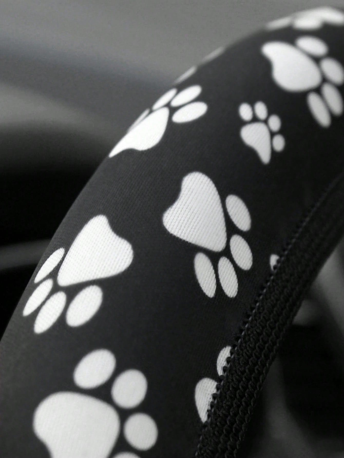 1pc New Cute Puppy Paw Print Car Steering Wheel Cover, Elastic Stretch Comfortable Non-Slip Protective Cover, Universal For All Seasons