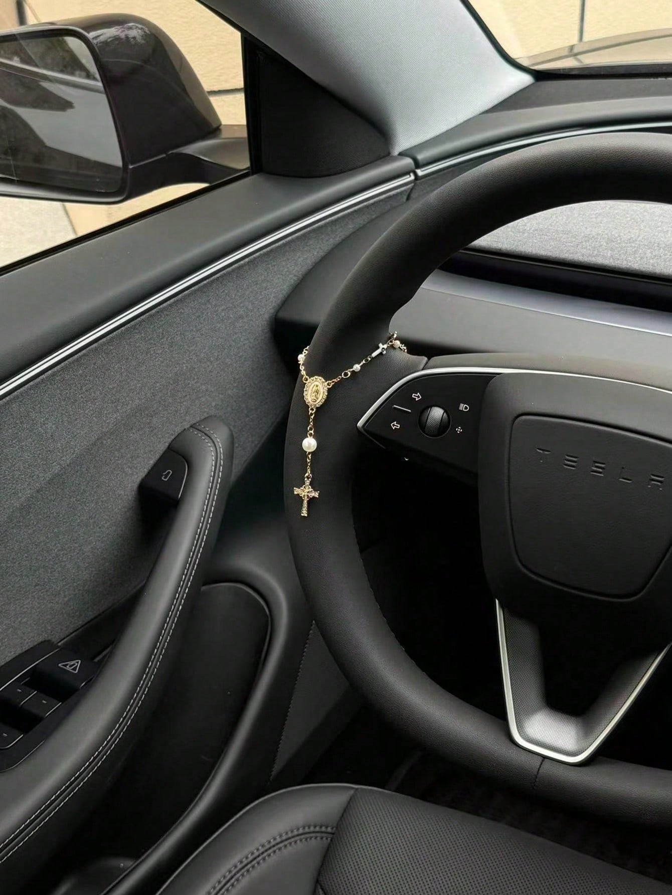1pc Steering Wheel Rosary Hanging Ornament| Rosary Car Pendant Accessory| Car Decor| Car Pendant| Unique Fashion Car Pendant Decoration