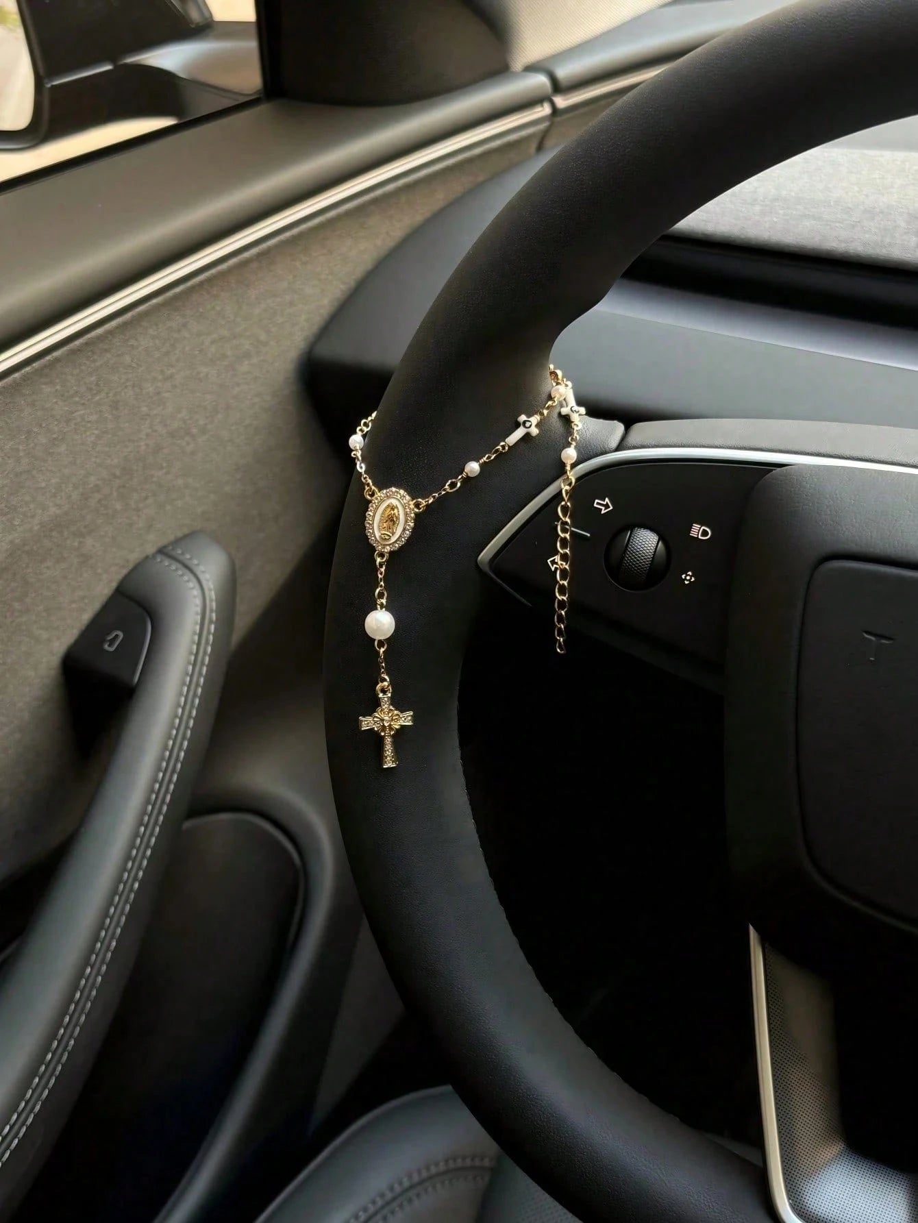 1pc Steering Wheel Rosary Hanging Ornament| Rosary Car Pendant Accessory| Car Decor| Car Pendant| Unique Fashion Car Pendant Decoration