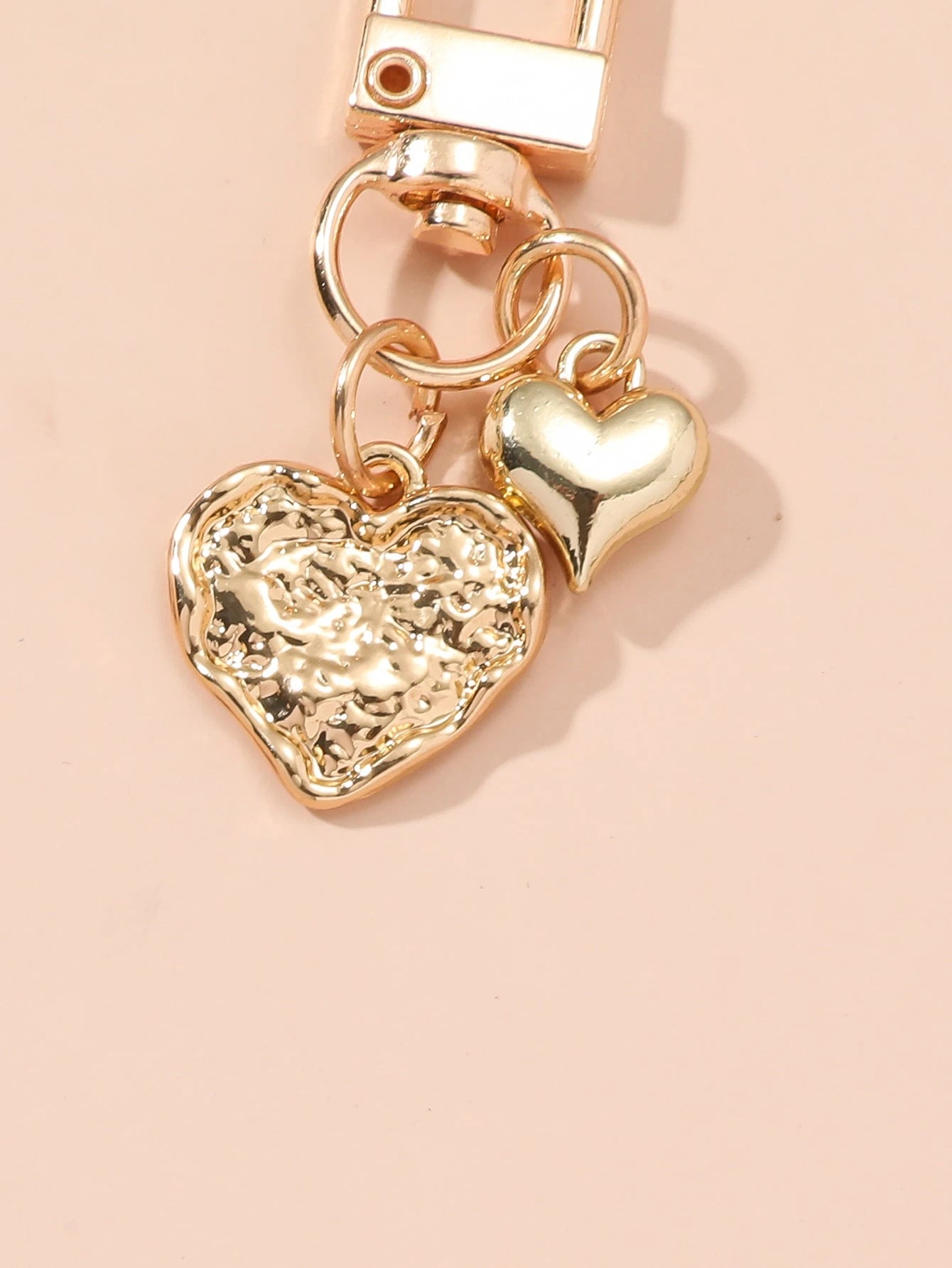 1pc Unisex Gold-Tone Alloy Heart Shaped Keychain Pendant. Best Gift For Friends For Bag & Purse Hanging Decoration Thank You Gifts Teacher Accessories
