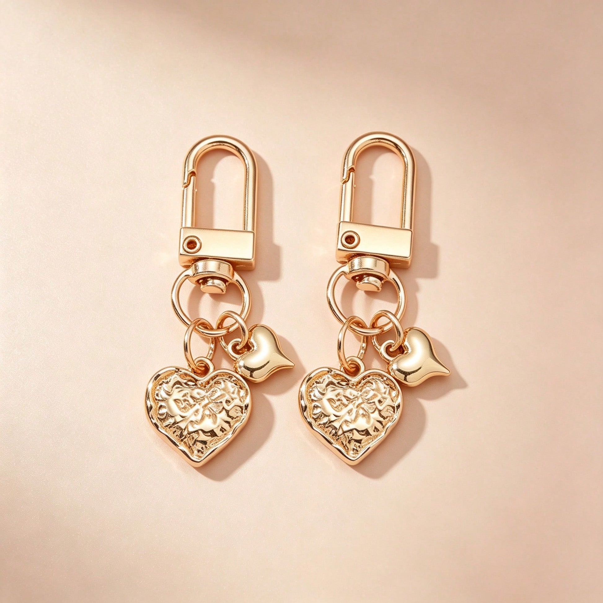 1pc Unisex Gold-Tone Alloy Heart Shaped Keychain Pendant. Best Gift For Friends For Bag & Purse Hanging Decoration Thank You Gifts Teacher Accessories