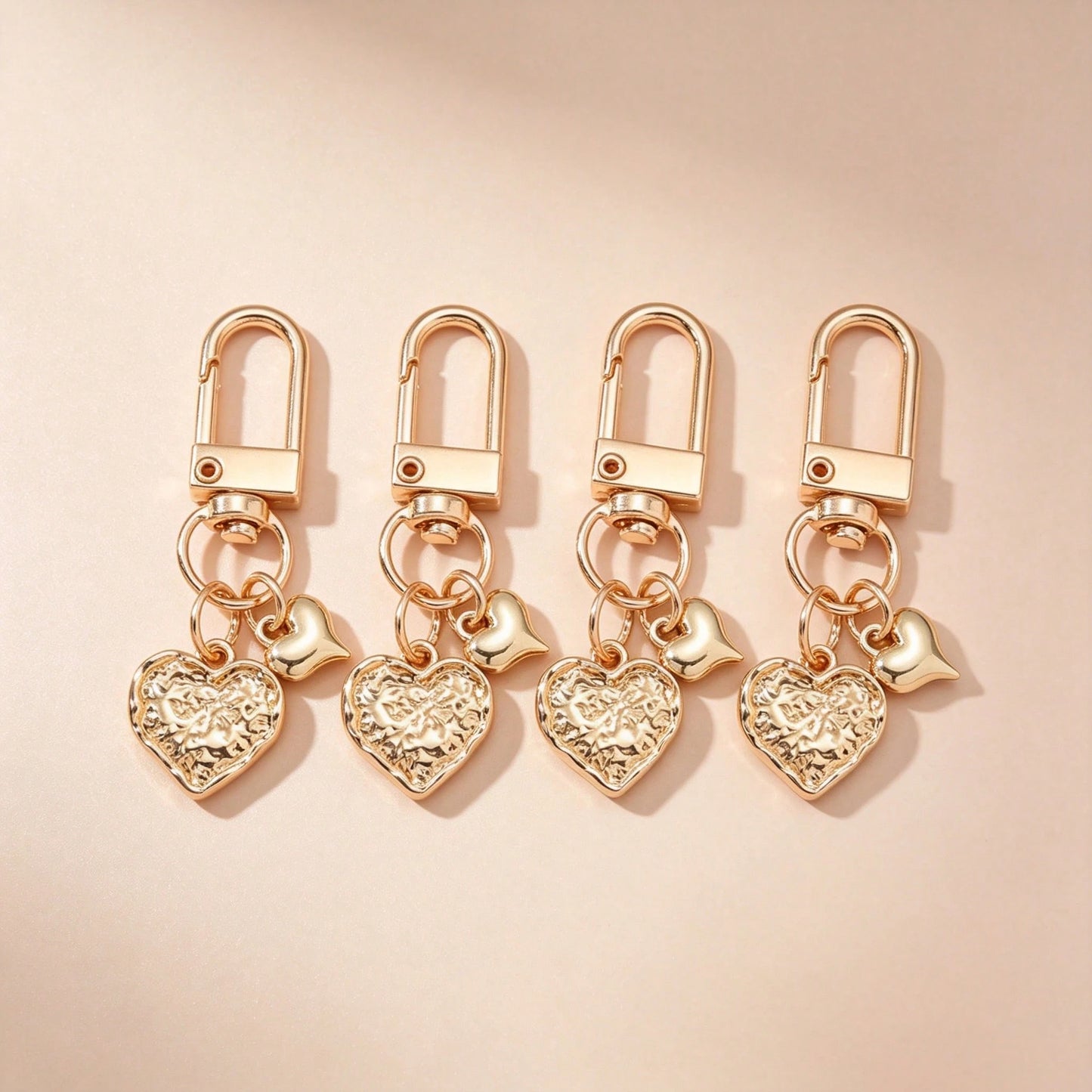 1pc Unisex Gold-Tone Alloy Heart Shaped Keychain Pendant. Best Gift For Friends For Bag & Purse Hanging Decoration Thank You Gifts Teacher Accessories