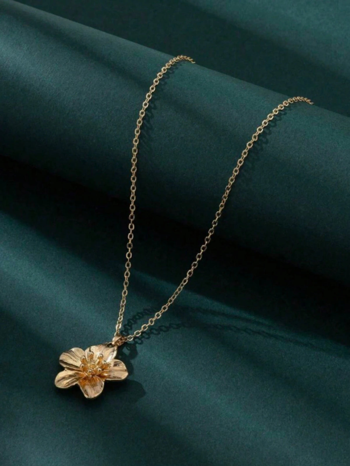 1pc Vintage Hollow Heart Pendant Necklace, Creative Minimalist Heart/Heart Y-Shaped Clavicle Chain
