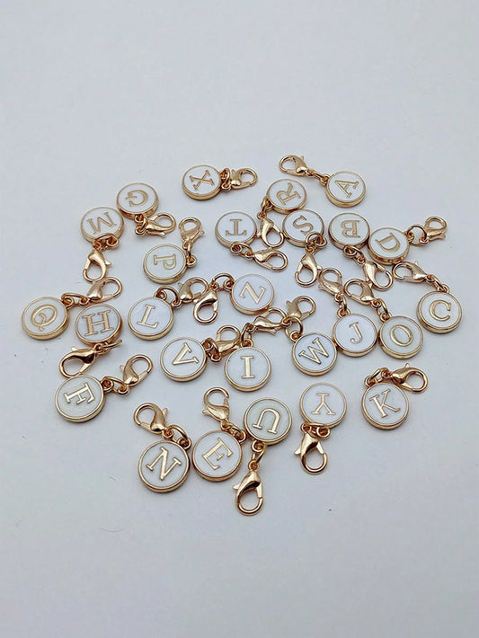 1pc White A-Z Letter Keychain, Suitable For Hanging On Bags, Decorating Backpacks, Also Can Be Used As Car Pendant, A Daily Gift For Women