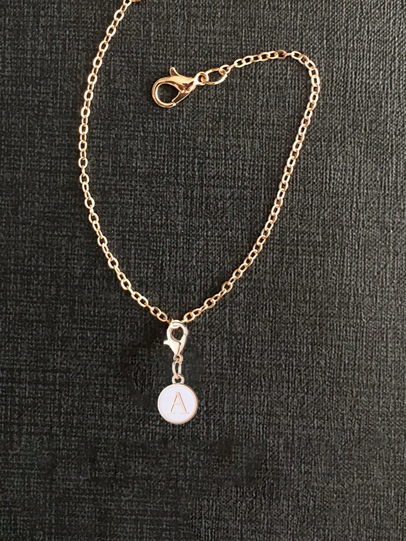 1pc White A-Z Letter Keychain, Suitable For Hanging On Bags, Decorating Backpacks, Also Can Be Used As Car Pendant, A Daily Gift For Women