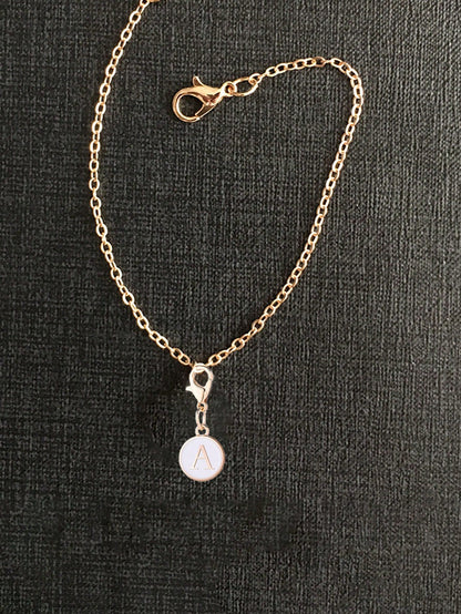 1pc White A-Z Letter Keychain, Suitable For Hanging On Bags, Decorating Backpacks, Also Can Be Used As Car Pendant, A Daily Gift For Women