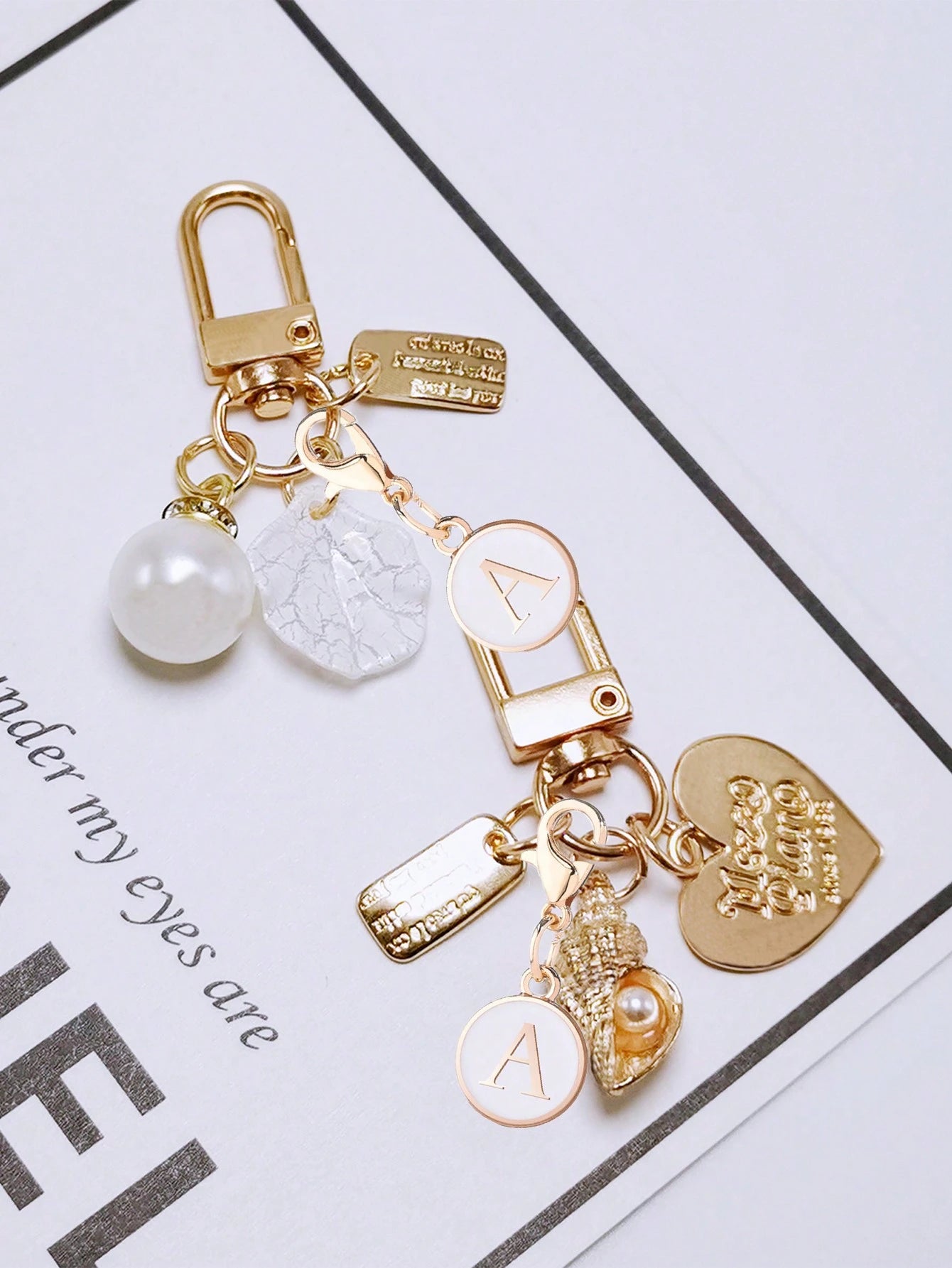 1pc White A-Z Letter Keychain, Suitable For Hanging On Bags, Decorating Backpacks, Also Can Be Used As Car Pendant, A Daily Gift For Women