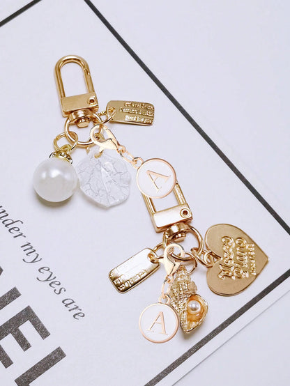 1pc White A-Z Letter Keychain, Suitable For Hanging On Bags, Decorating Backpacks, Also Can Be Used As Car Pendant, A Daily Gift For Women