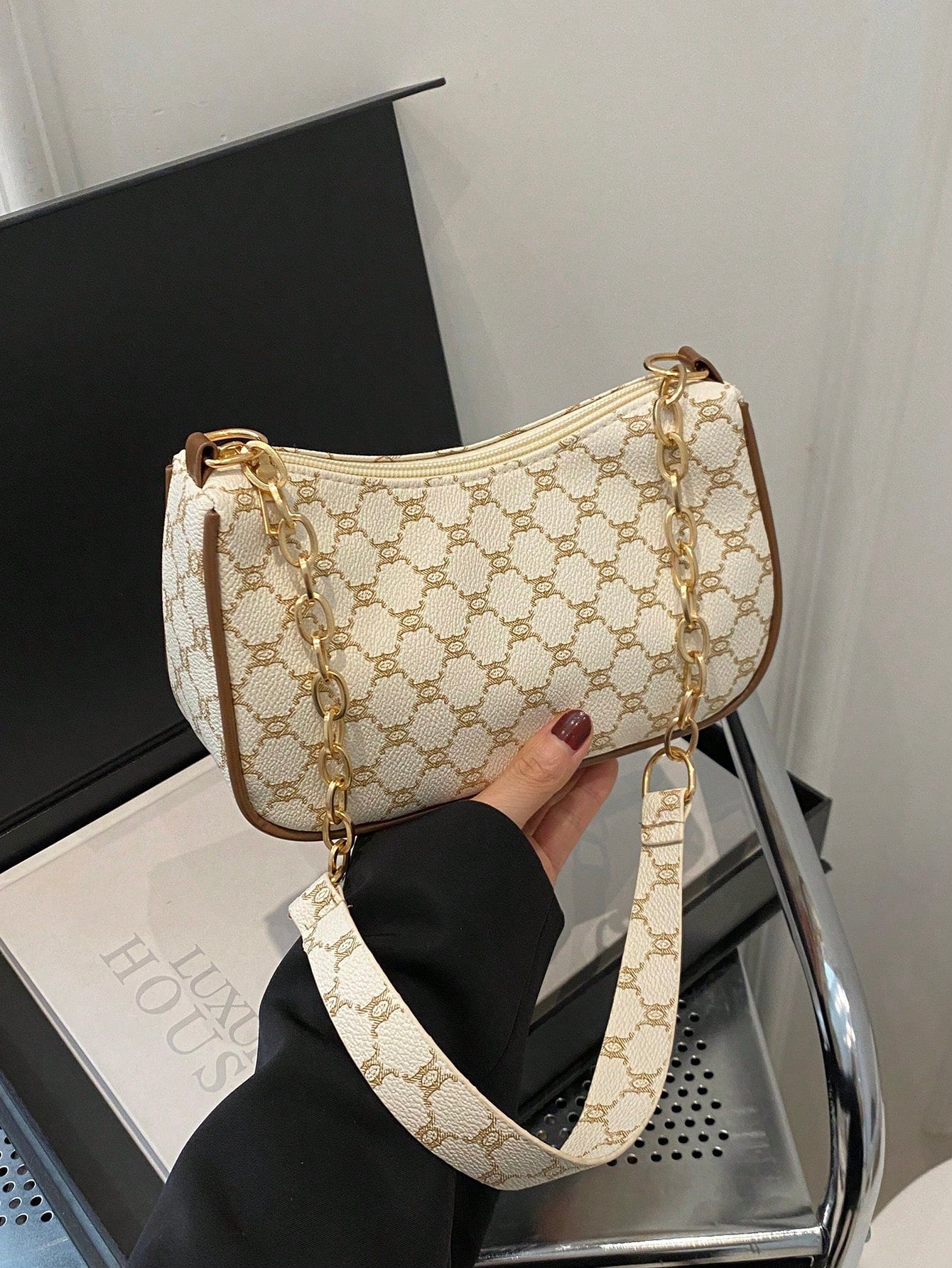2024 Spring/Summer New Minimalist Versatile PU Armpit Bag, Fashion Linked Chain Shoulder Bag With High-Quality Feel, Handheld Bag, Small Bags, Straw Bag, White Bag