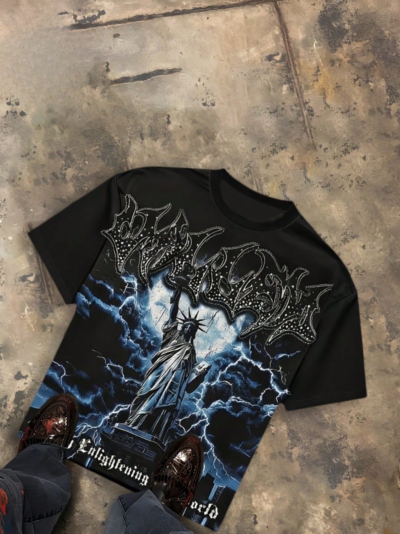 2026 New Arrival Men's Dark Metal Art T-Shirt, Featuring A Lightning Bolt Sculpture Design, Suitable For Rock Music Lovers And Heavy Metal